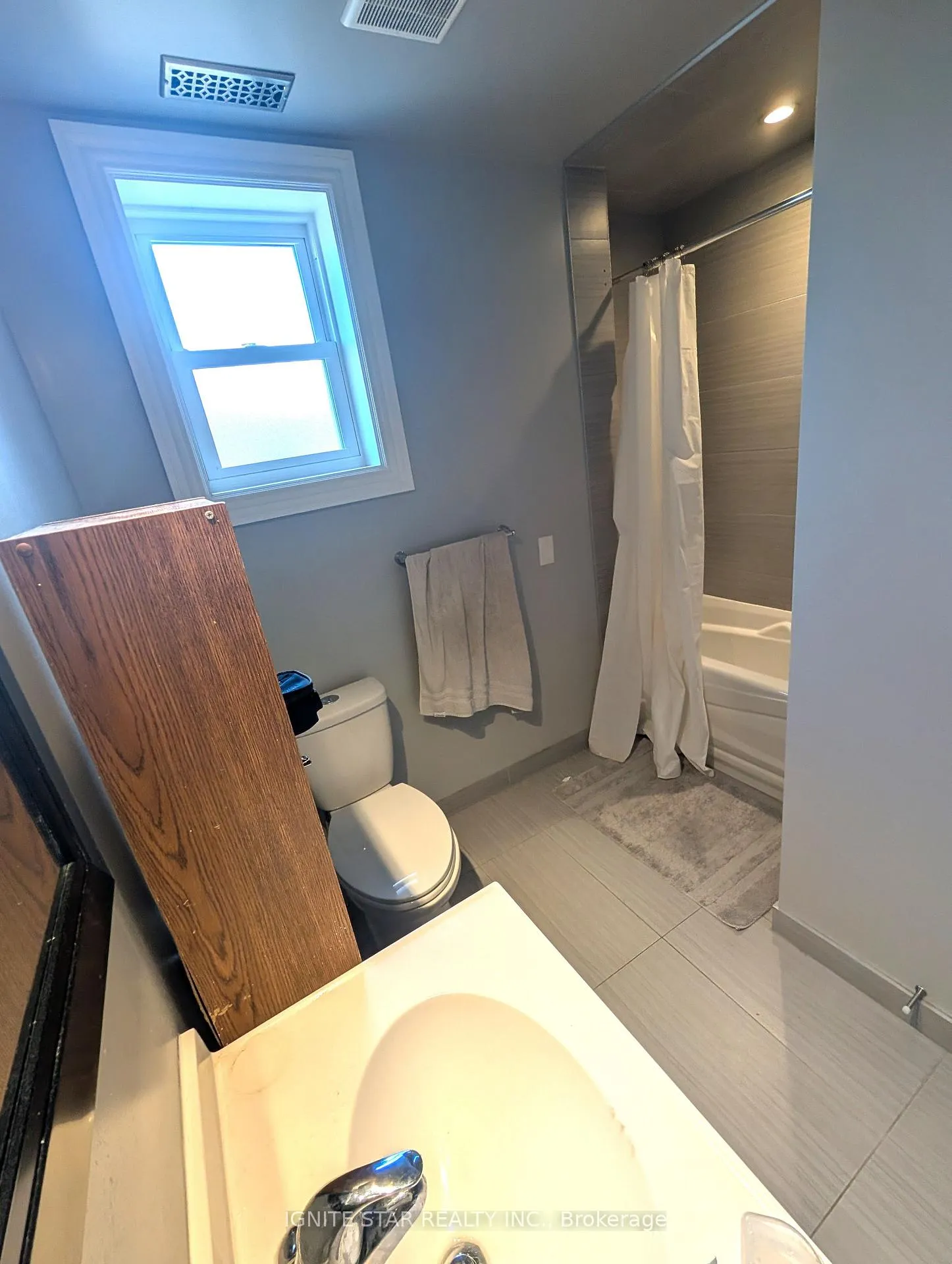 Photo 17 of Unit upper level, 106 West Avenue N, Hamilton, Landsdale — HOMEH