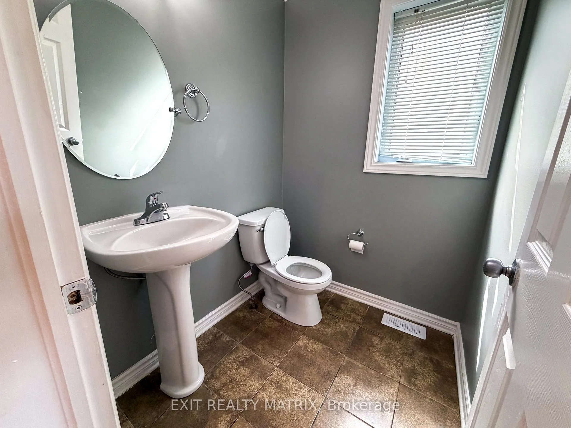 Photo 4 of 731 Whaley Ridge, Ottawa, Avalon East — HOMEH