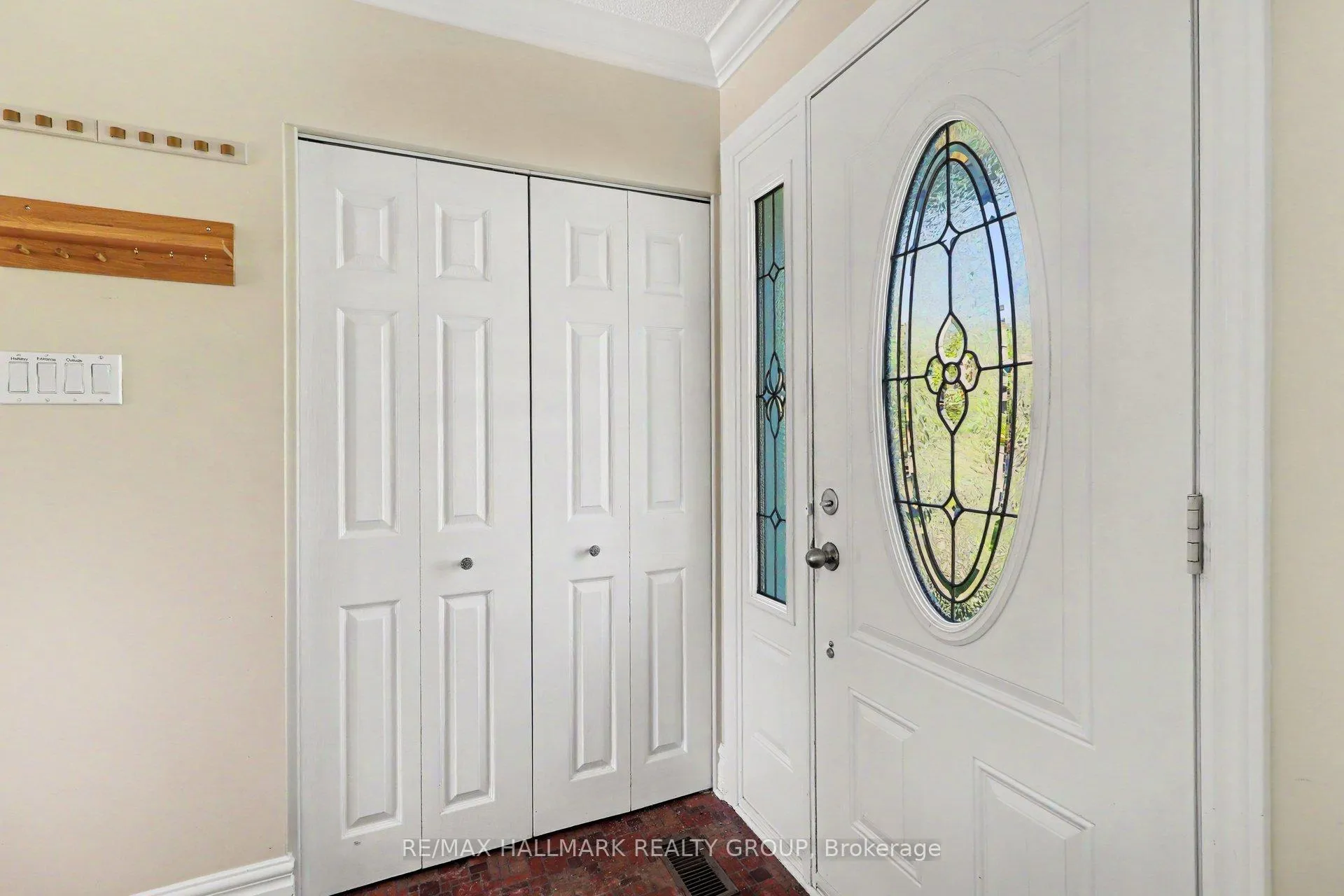 Photo 4 of 2640 Ulster Crescent, Ottawa, Riverside Park — HOMEH