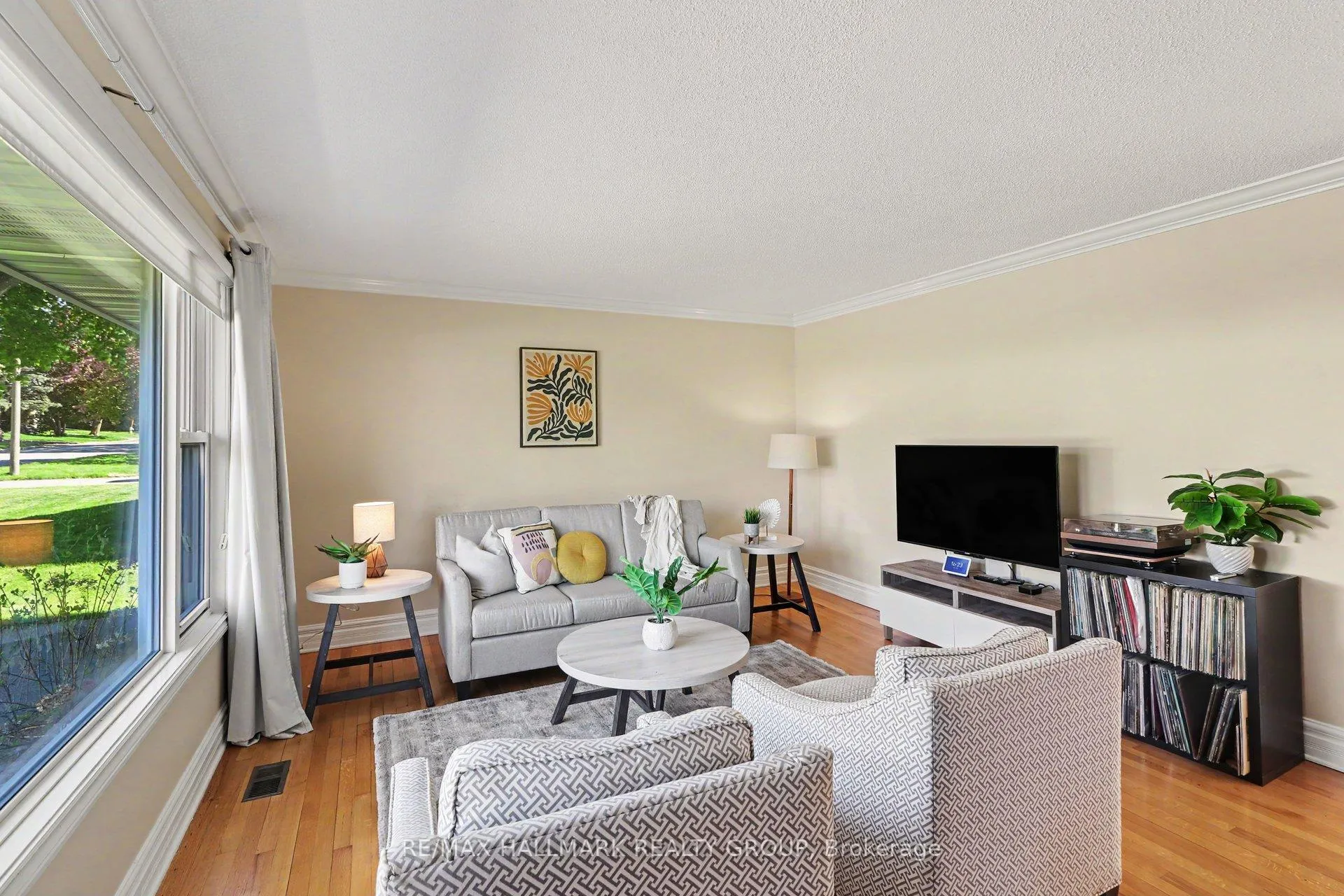Photo 5 of 2640 Ulster Crescent, Ottawa, Riverside Park — HOMEH