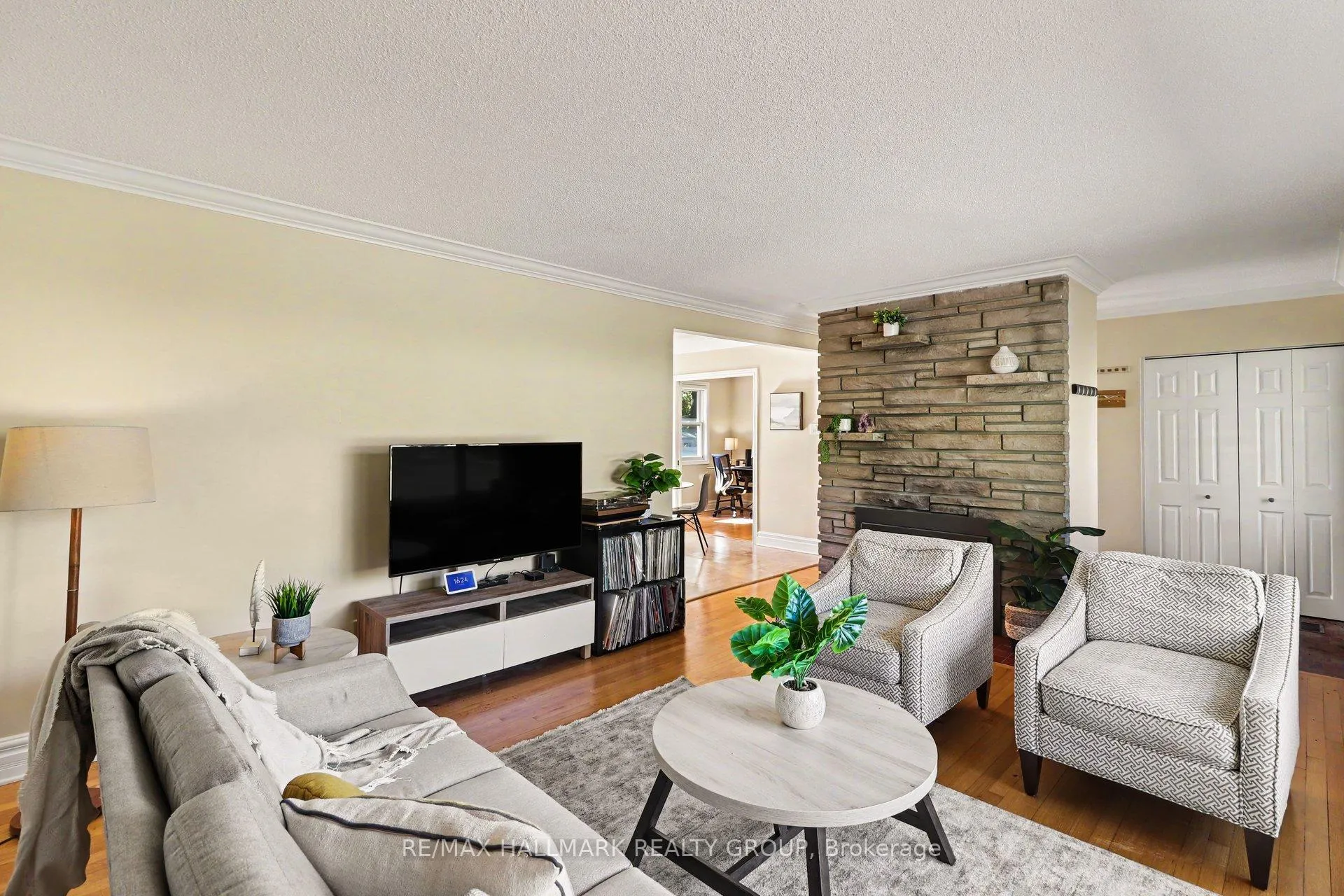 Photo 6 of 2640 Ulster Crescent, Ottawa, Riverside Park — HOMEH