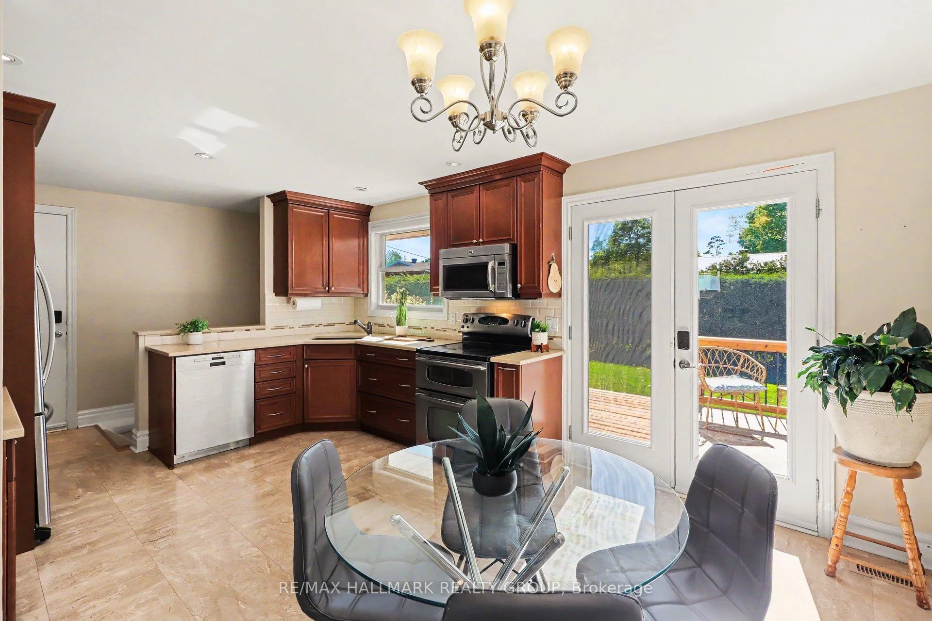 Photo 14 of 2640 Ulster Crescent, Ottawa, Riverside Park — HOMEH
