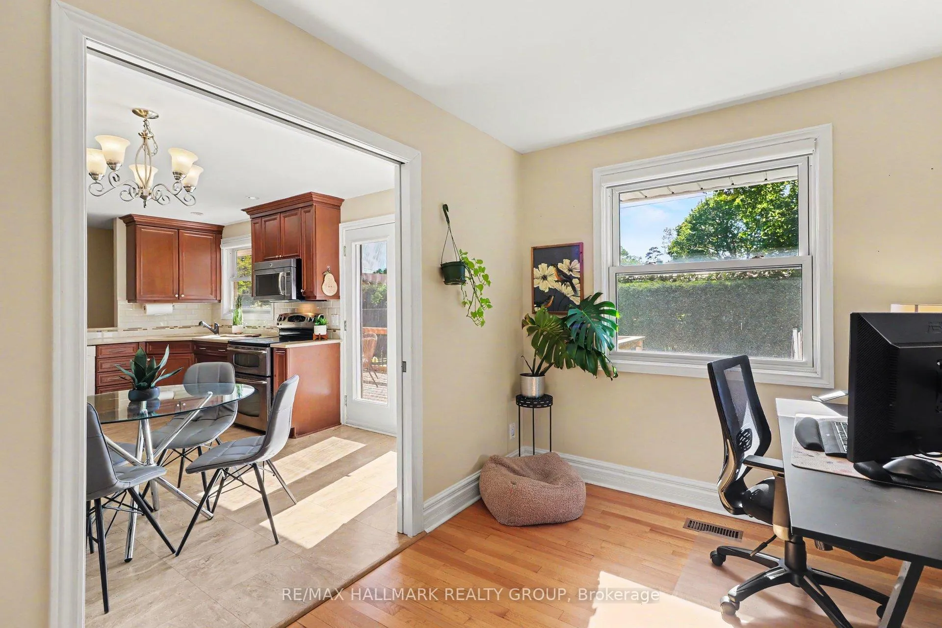 Photo 15 of 2640 Ulster Crescent, Ottawa, Riverside Park — HOMEH