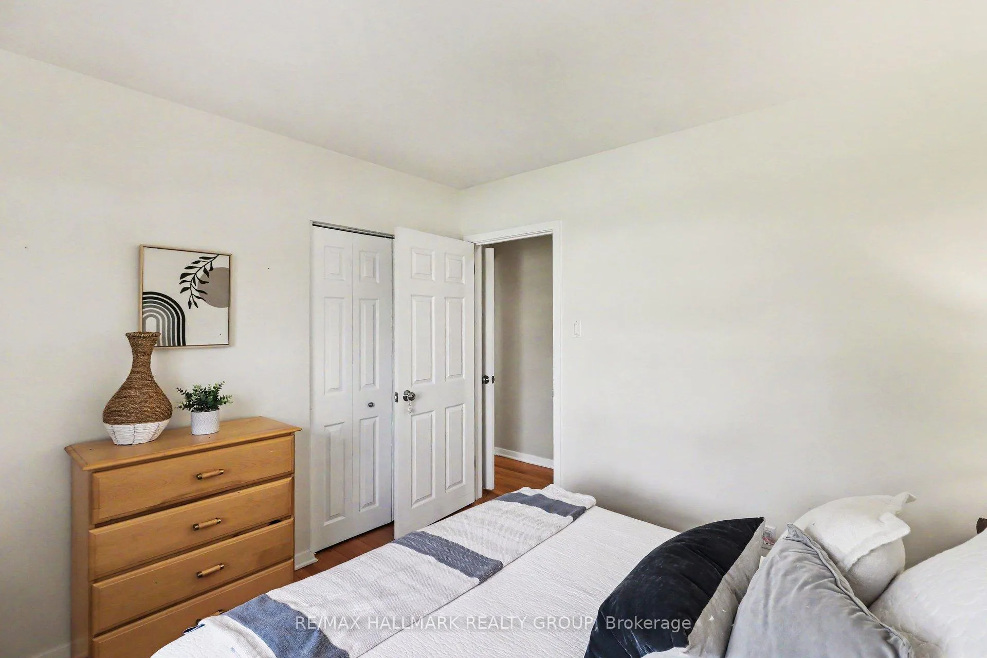 Photo 20 of 2640 Ulster Crescent, Ottawa, Riverside Park — HOMEH