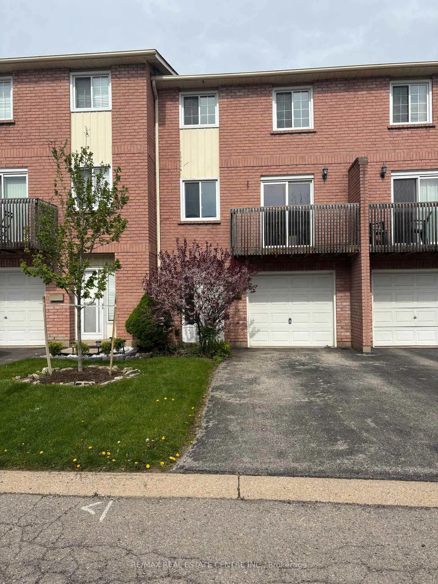 Photo 1 of Unit 9, 29 Heritage Drive, Hamilton, Stoney Creek — HOMEH