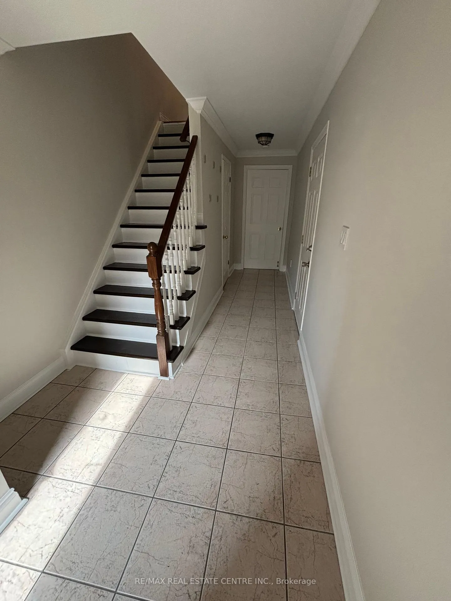 Photo 2 of Unit 9, 29 Heritage Drive, Hamilton, Stoney Creek — HOMEH