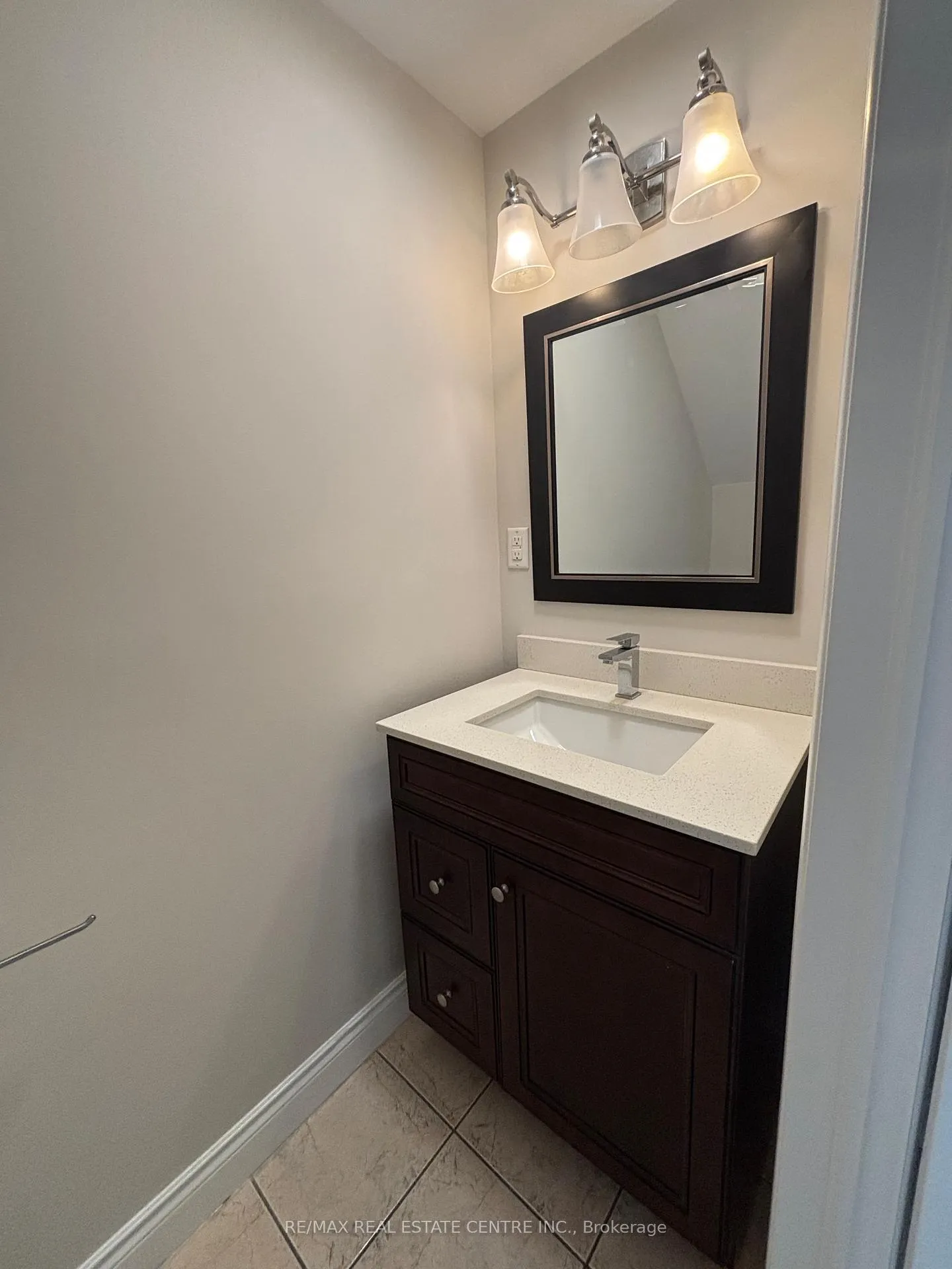 Photo 3 of Unit 9, 29 Heritage Drive, Hamilton, Stoney Creek — HOMEH
