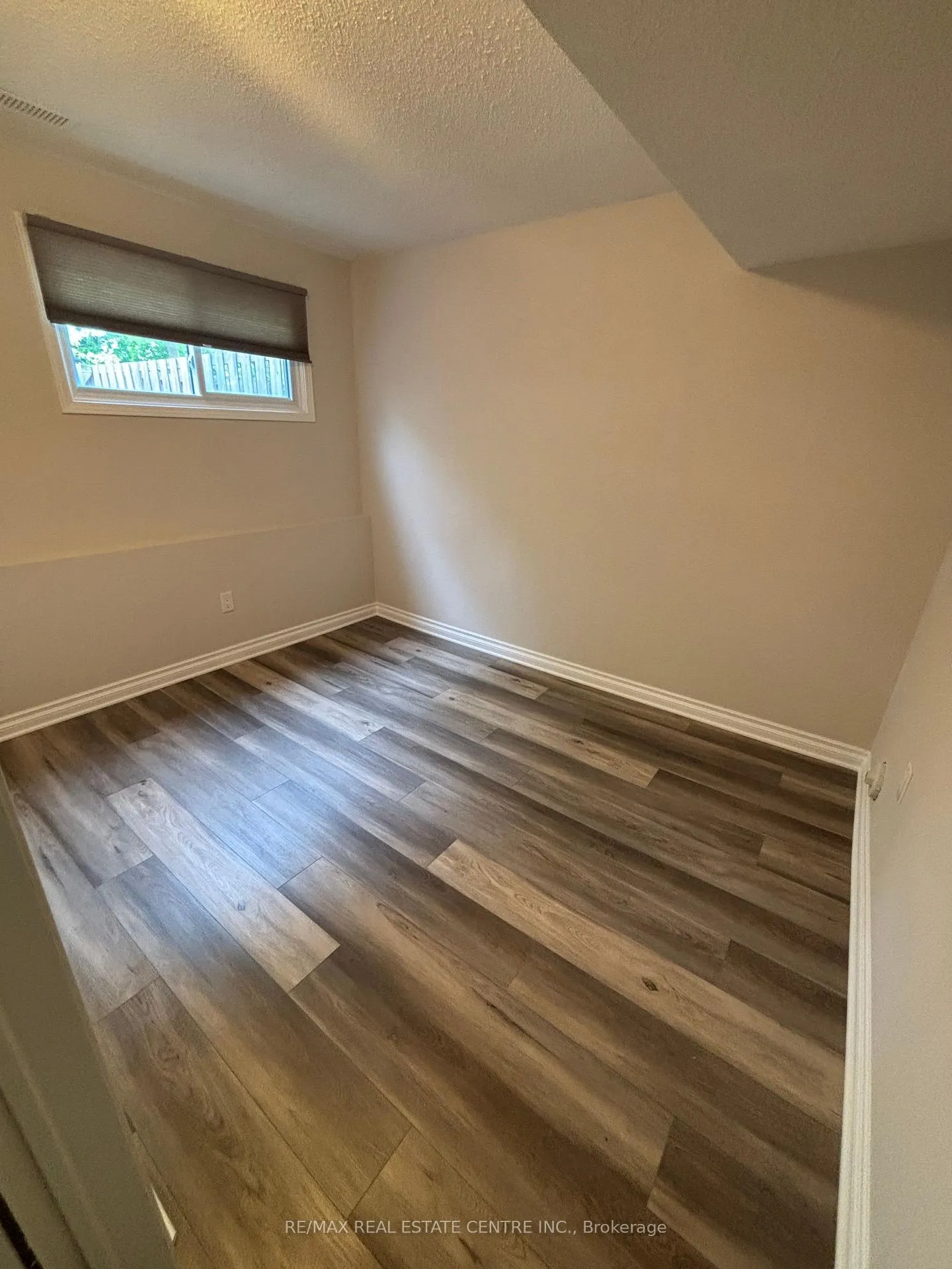 Photo 4 of Unit 9, 29 Heritage Drive, Hamilton, Stoney Creek — HOMEH