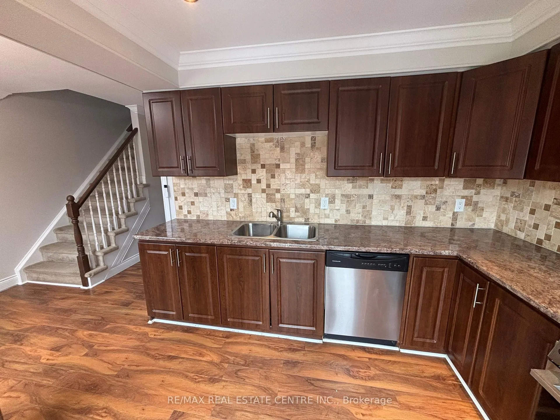 Photo 6 of Unit 9, 29 Heritage Drive, Hamilton, Stoney Creek — HOMEH