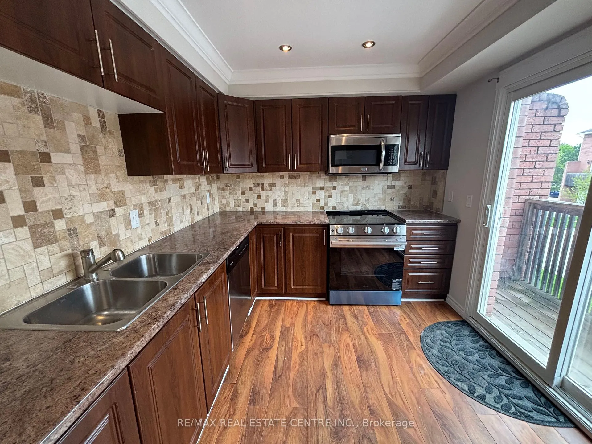 Photo 9 of Unit 9, 29 Heritage Drive, Hamilton, Stoney Creek — HOMEH