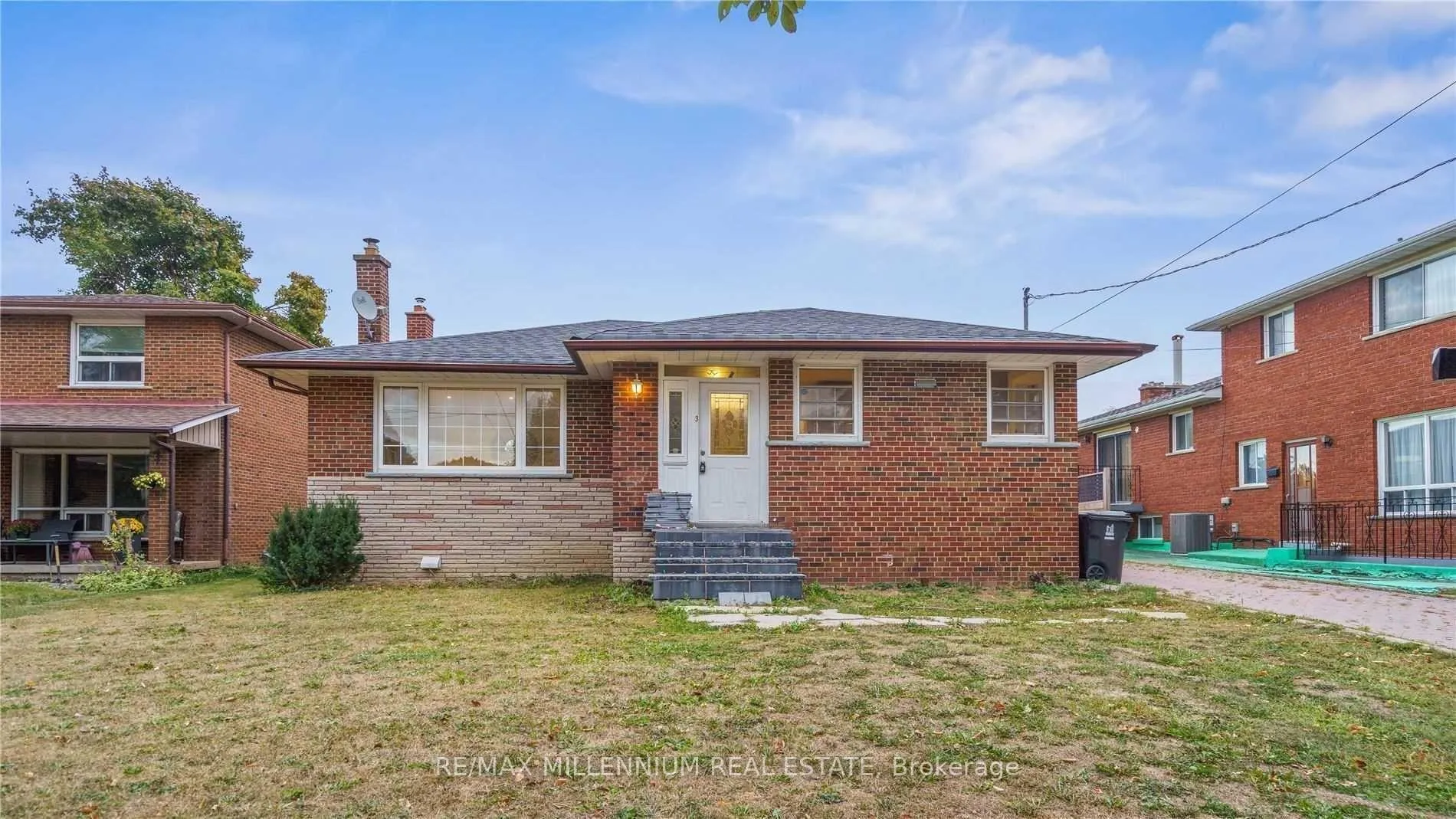Photo 2 of 3 Jasmine Road, North York, Humbermede — HOMEH
