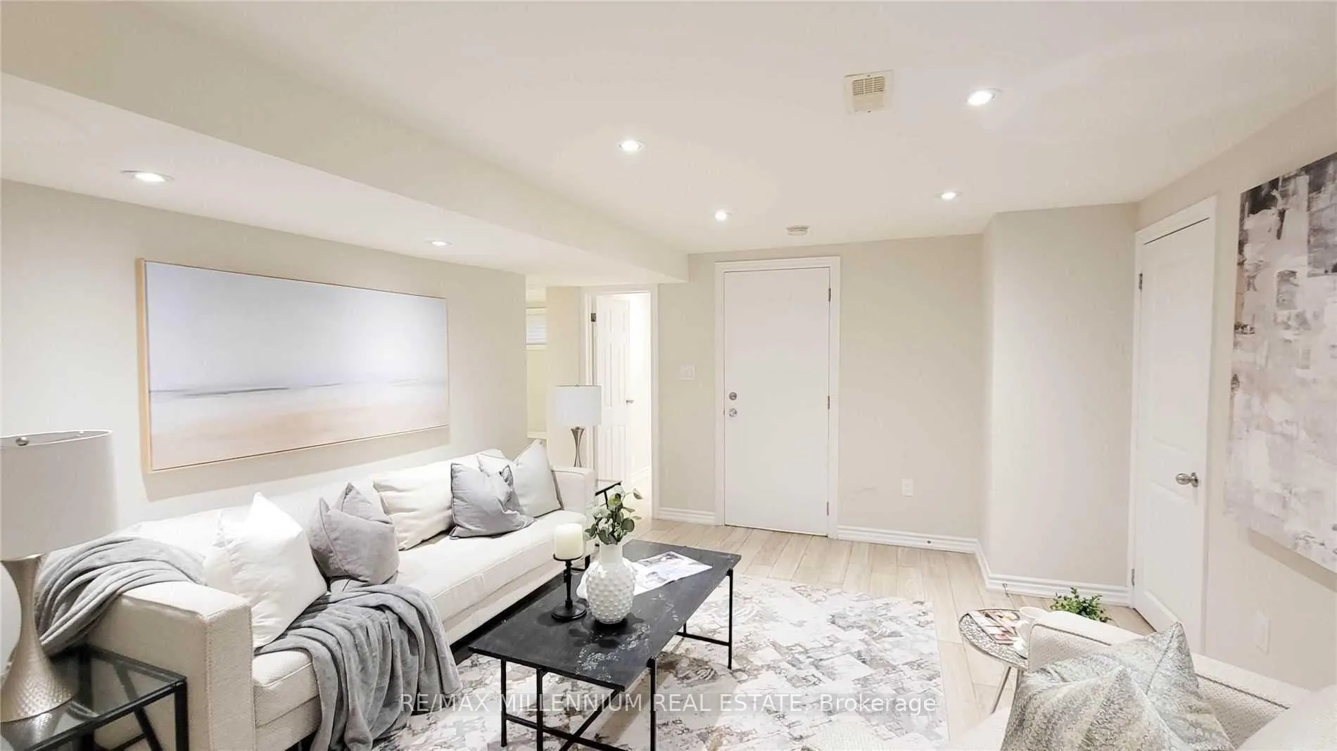 Photo 4 of 3 Jasmine Road, North York, Humbermede — HOMEH