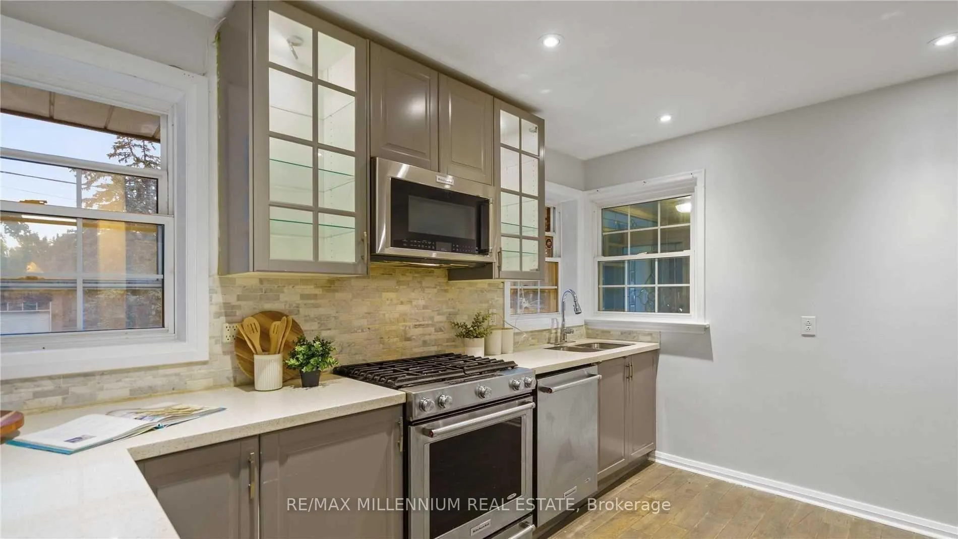 Photo 7 of 3 Jasmine Road, North York, Humbermede — HOMEH