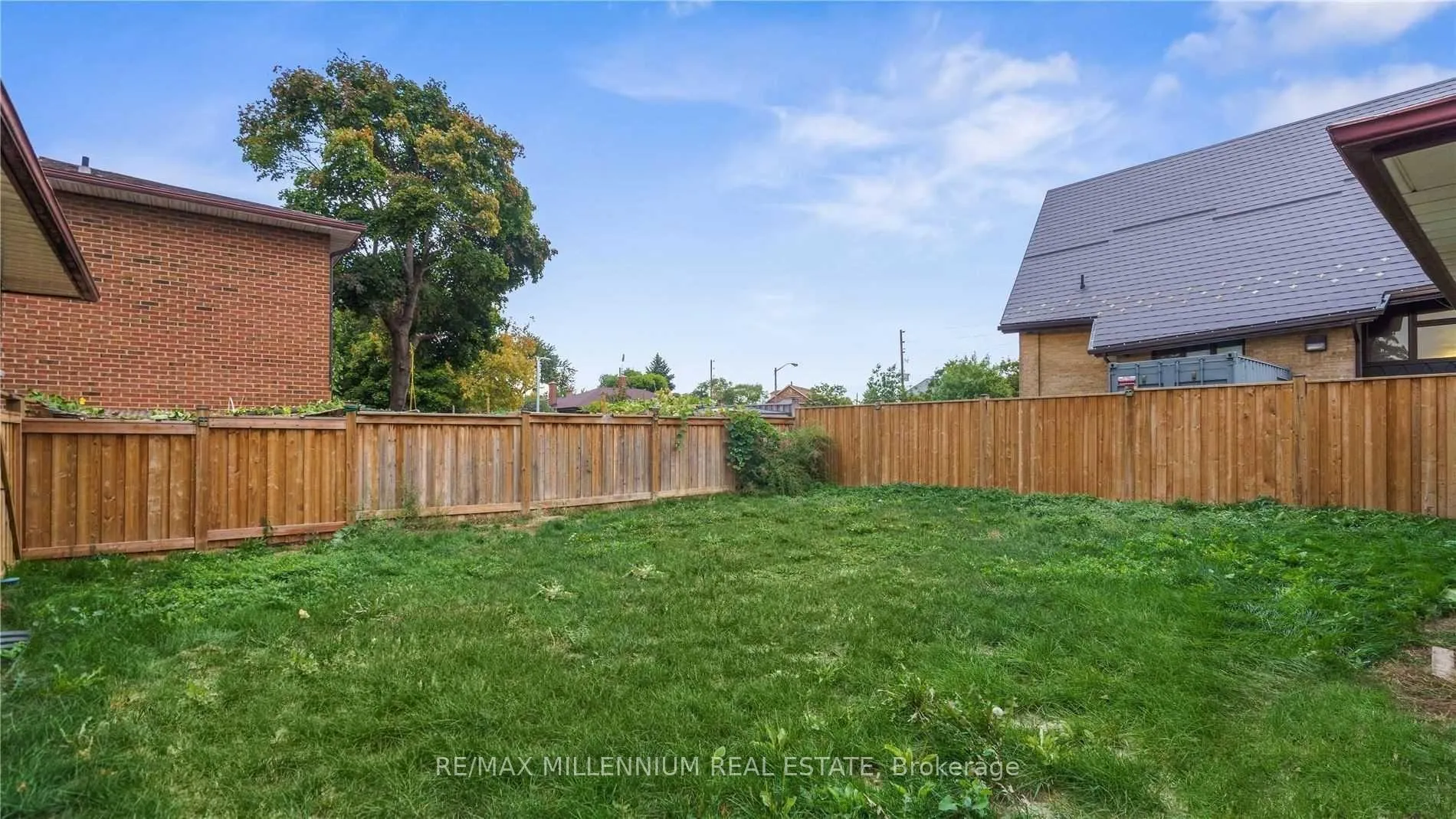 Photo 25 of 3 Jasmine Road, North York, Humbermede — HOMEH