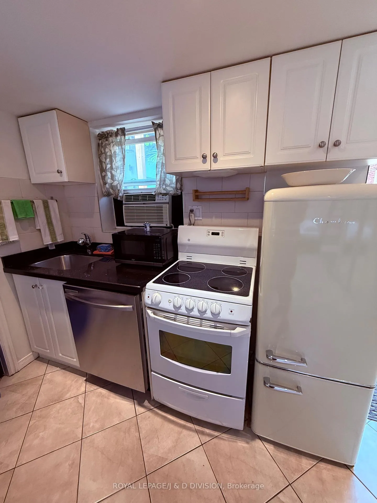 Photo 5 of Unit Rear, 43 Cecil Street, Toronto, Kensington-Chinatown — HOMEH