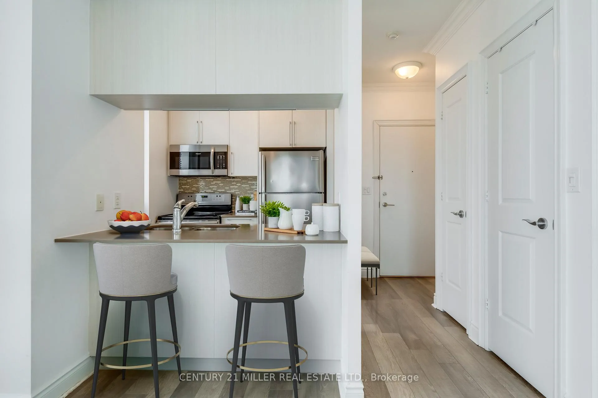 Photo 3 of Unit 2002, 16 Brookers Lane, Etobicoke, Mimico — HOMEH