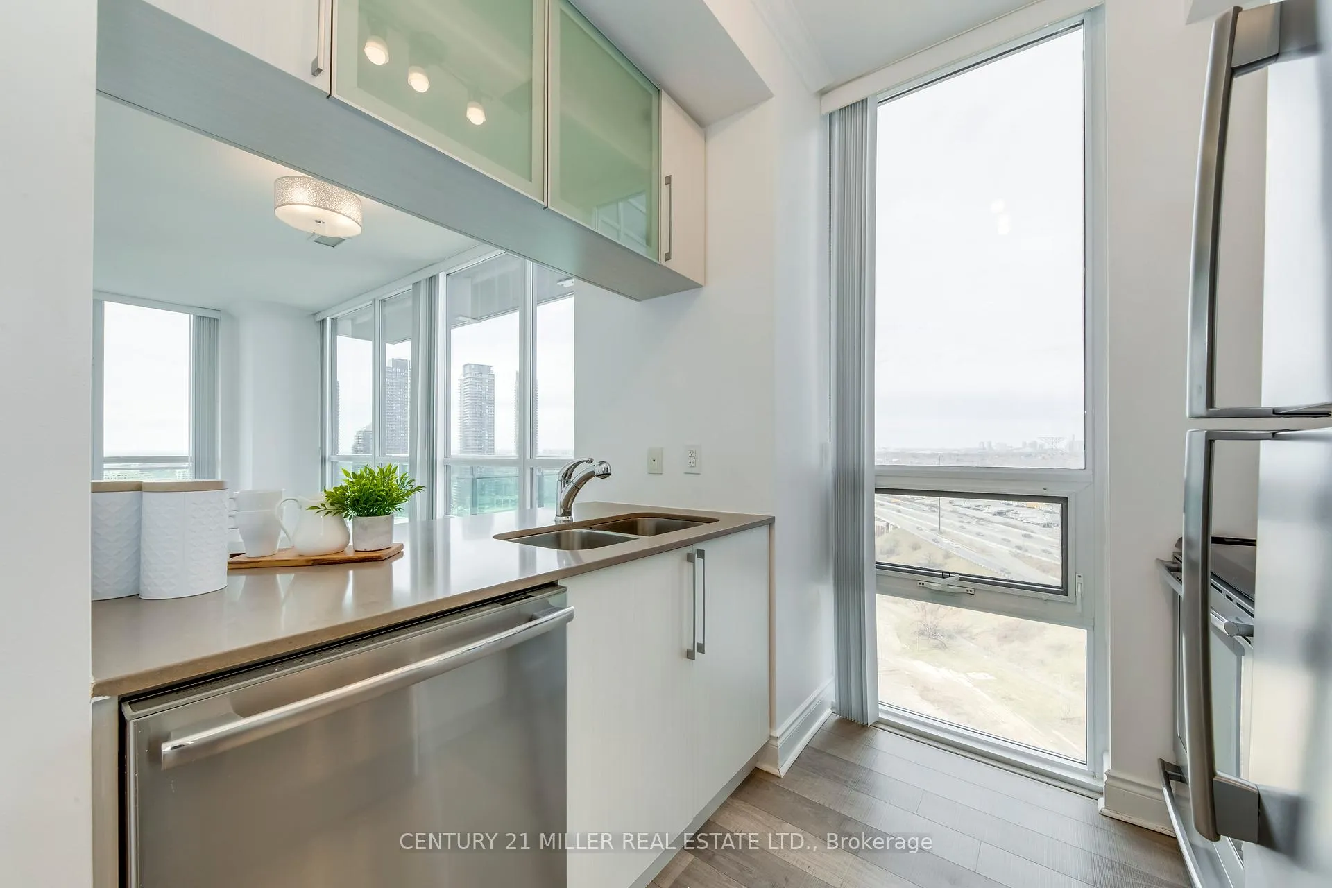 Photo 4 of Unit 2002, 16 Brookers Lane, Etobicoke, Mimico — HOMEH