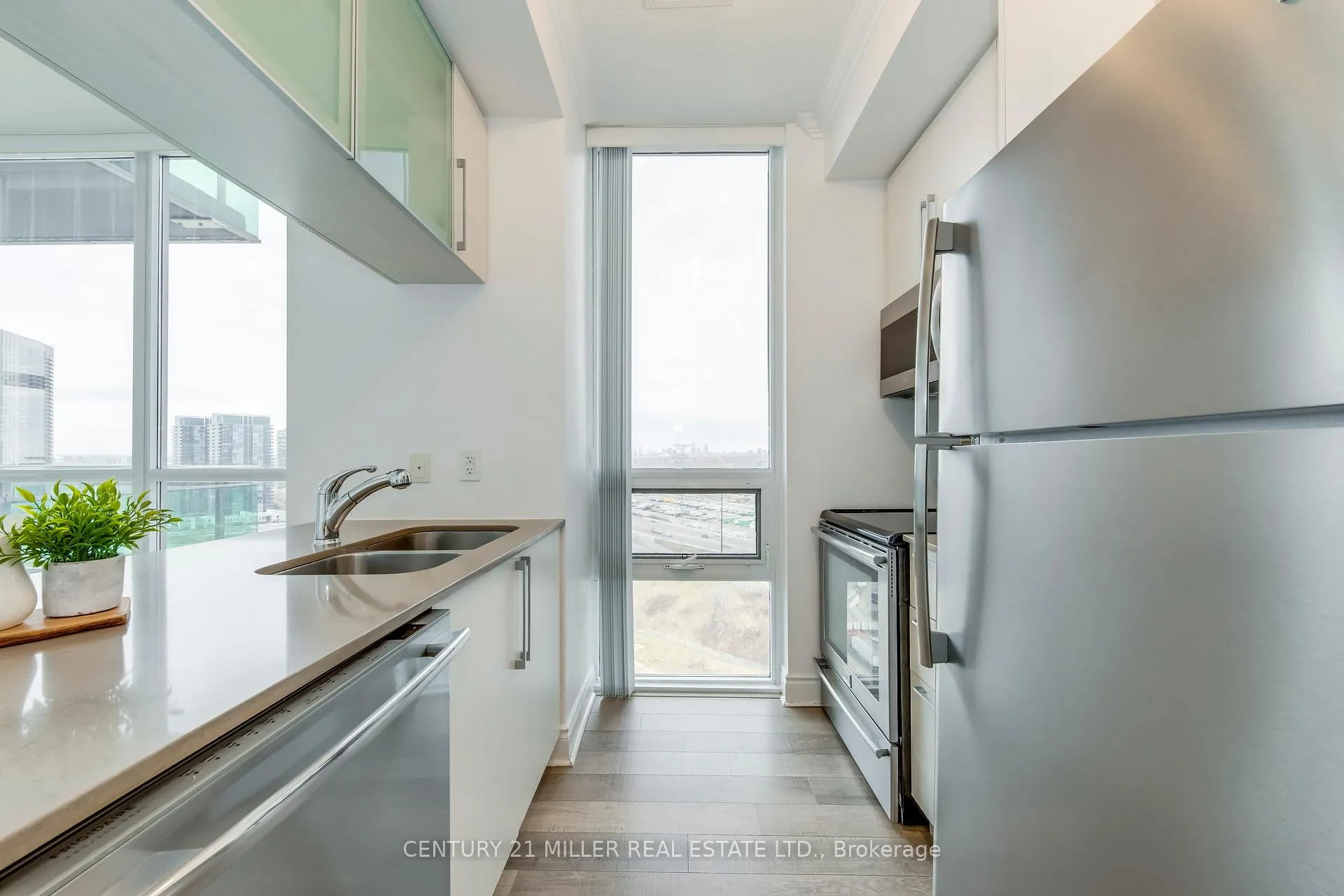 Photo 5 of Unit 2002, 16 Brookers Lane, Etobicoke, Mimico — HOMEH