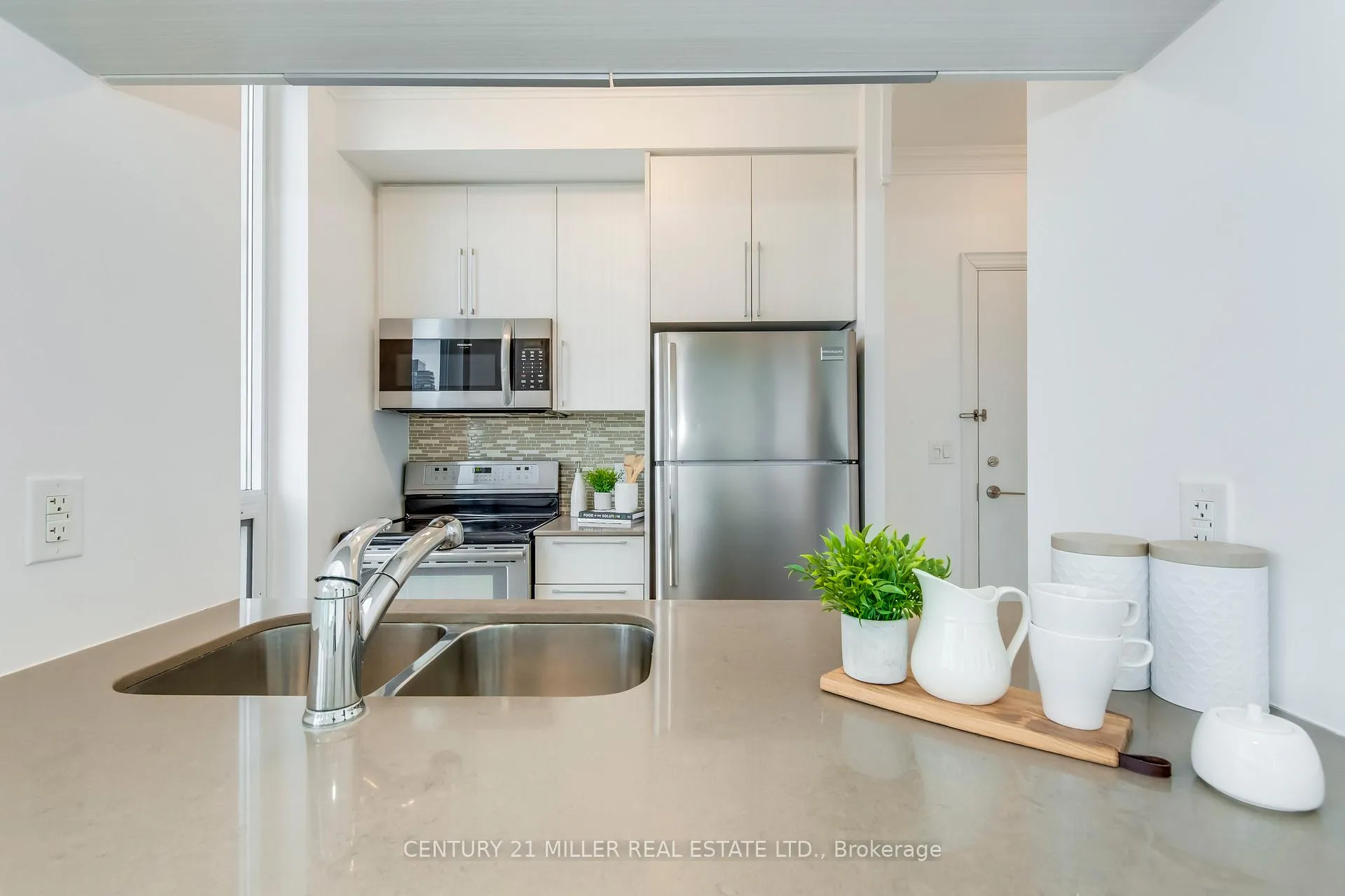 Photo 6 of Unit 2002, 16 Brookers Lane, Etobicoke, Mimico — HOMEH