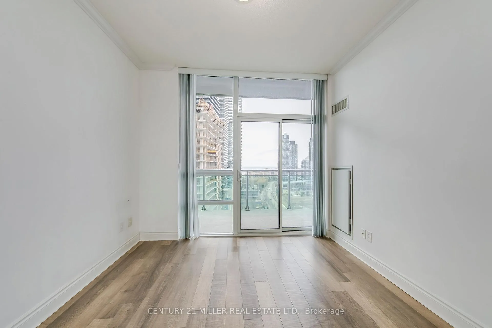 Photo 16 of Unit 2002, 16 Brookers Lane, Etobicoke, Mimico — HOMEH