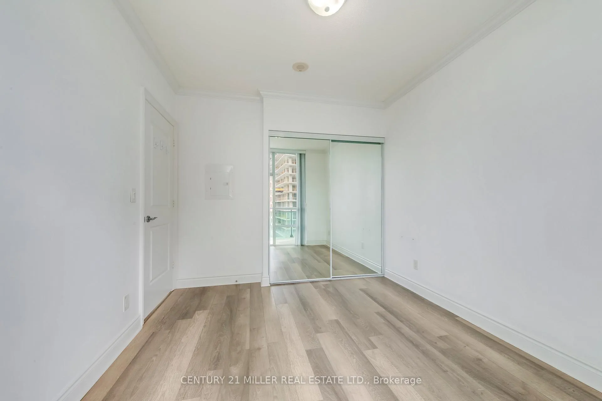 Photo 17 of Unit 2002, 16 Brookers Lane, Etobicoke, Mimico — HOMEH