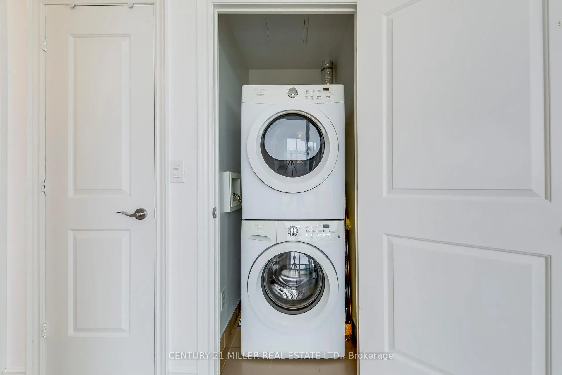 Photo 19 of Unit 2002, 16 Brookers Lane, Etobicoke, Mimico — HOMEH