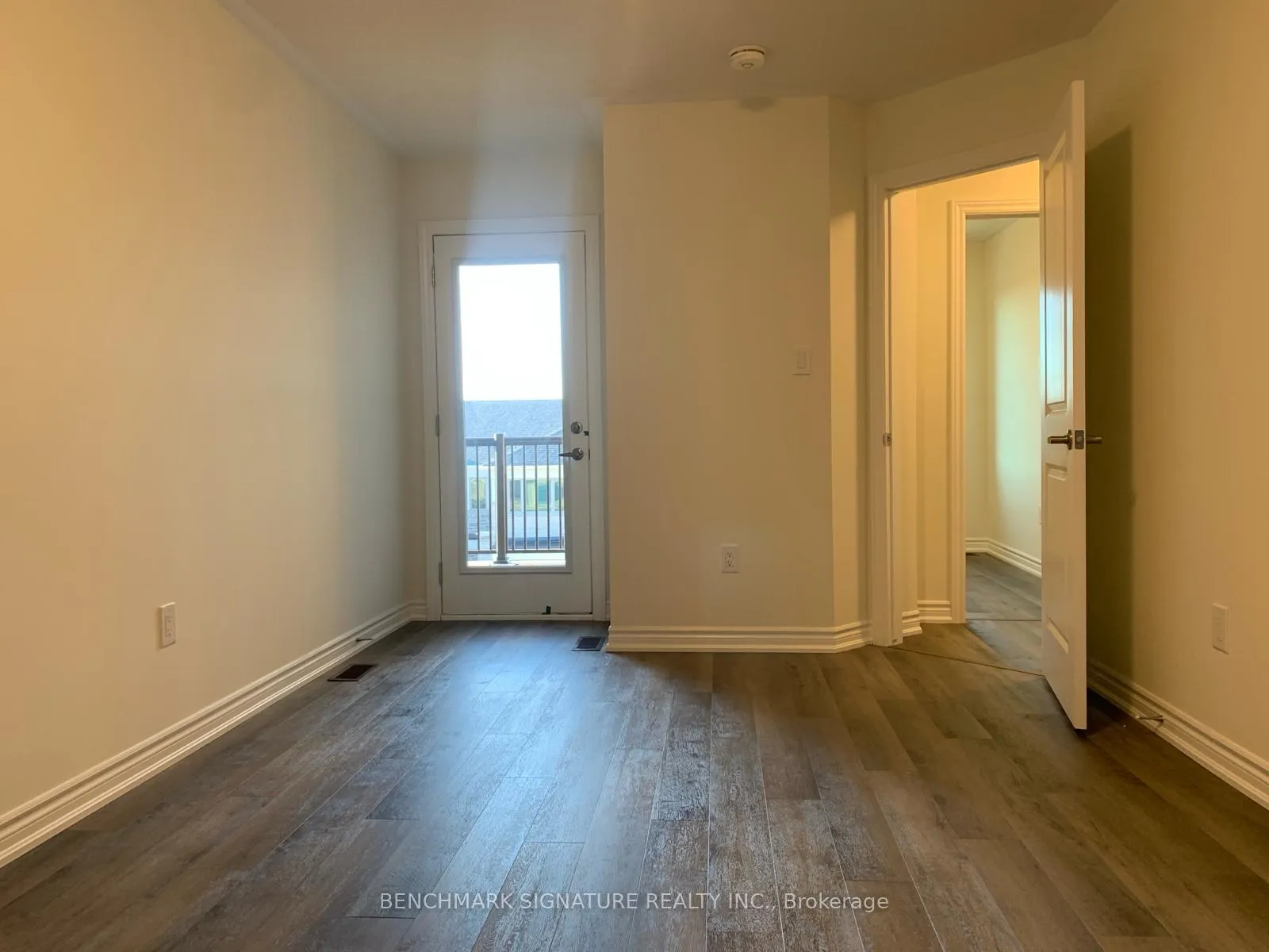 Photo 4 of 23 Thomas Frisby Jr Crescent, Markham, Victoria Square — HOMEH