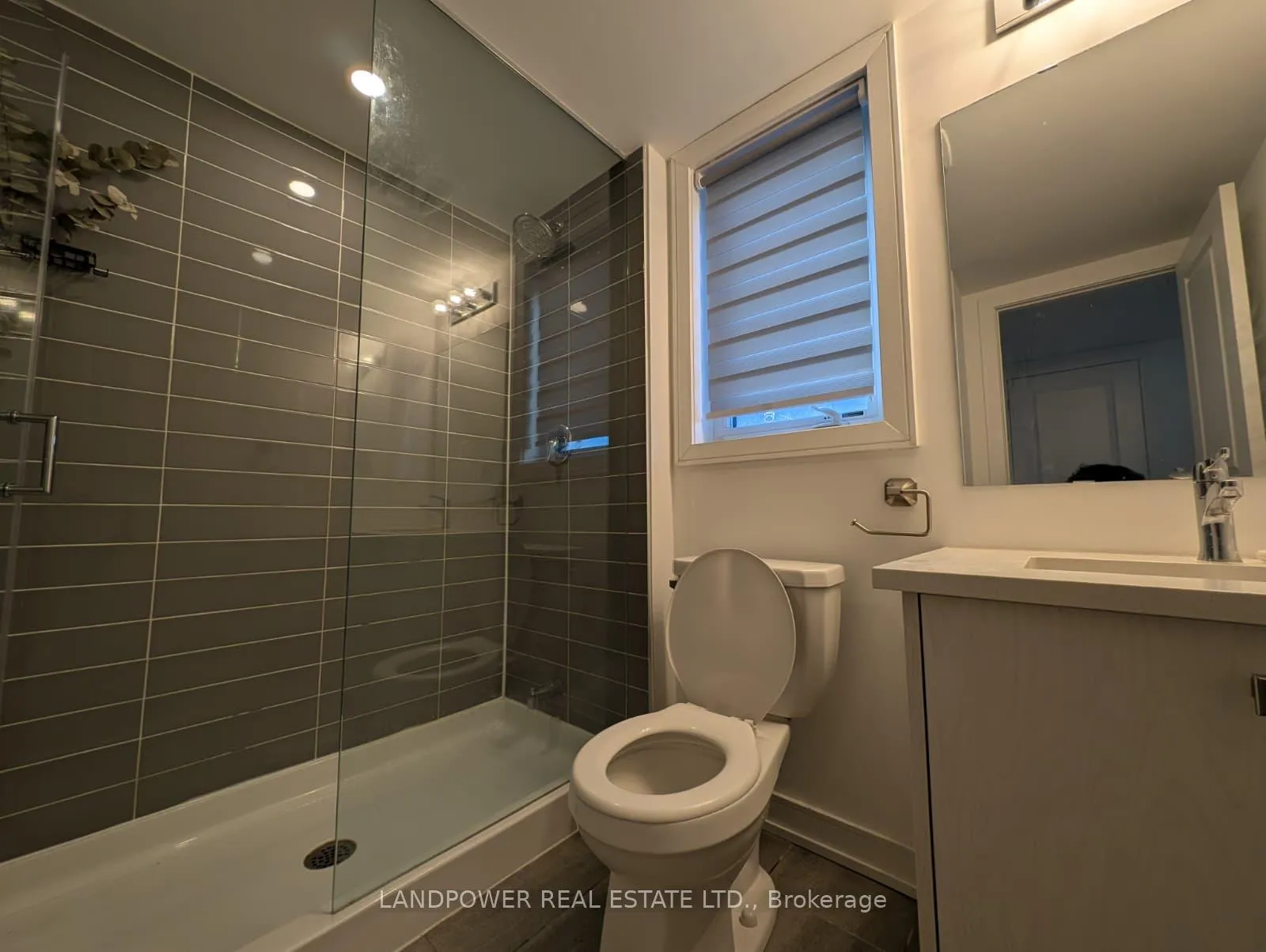 Photo 11 of 52 Appletree Lane, Barrie, Innis-Shore — HOMEH
