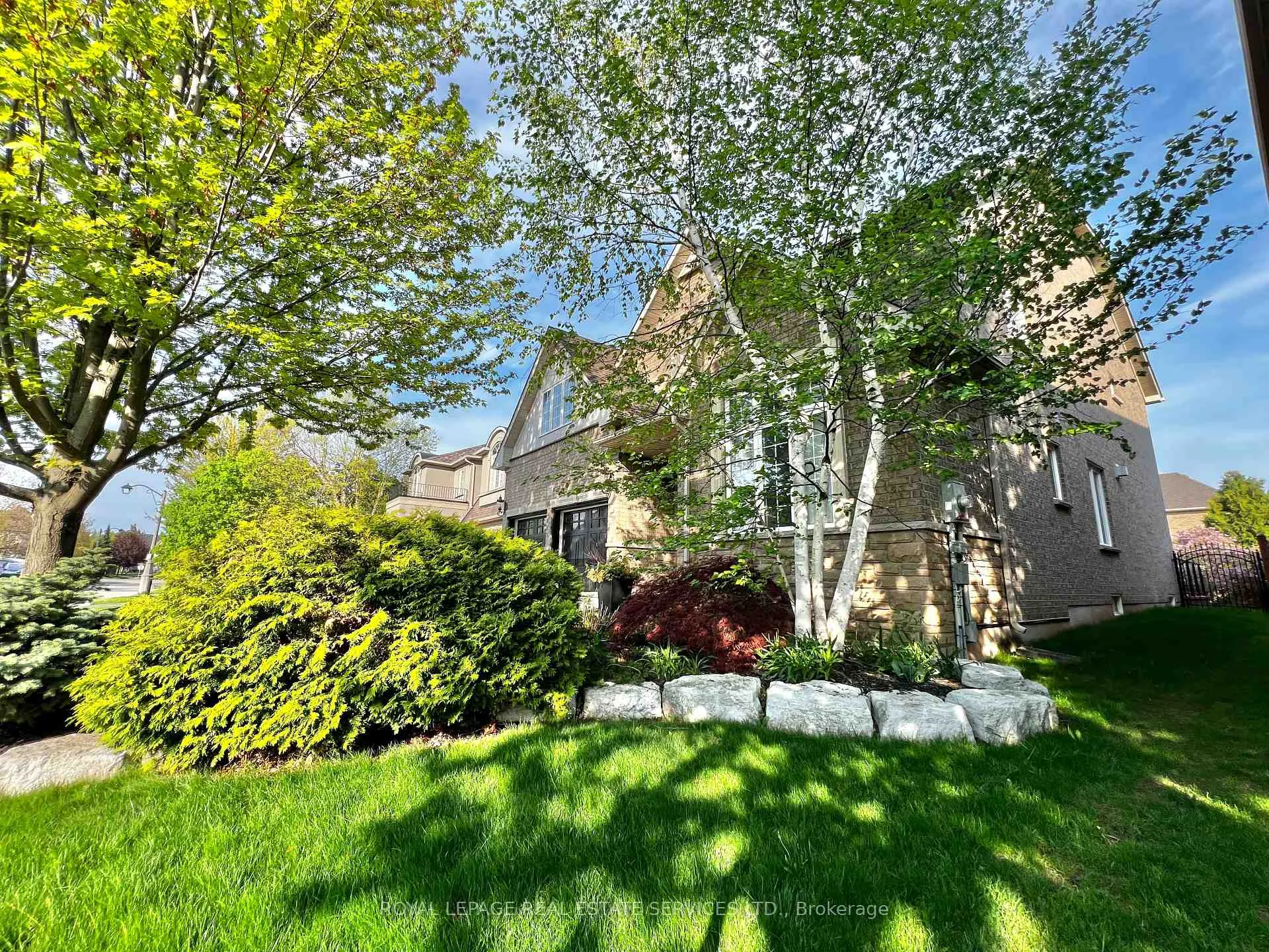 Photo 3 of 3306 Fox Run Circle, Oakville, Bronte — HOMEH