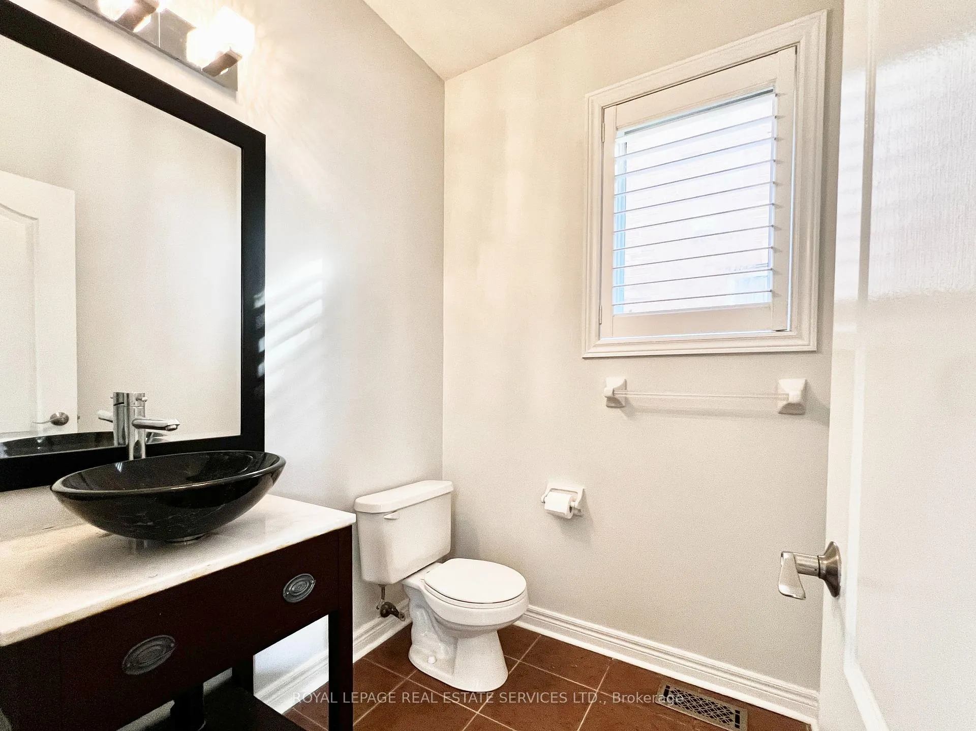 Photo 8 of 3306 Fox Run Circle, Oakville, Bronte — HOMEH
