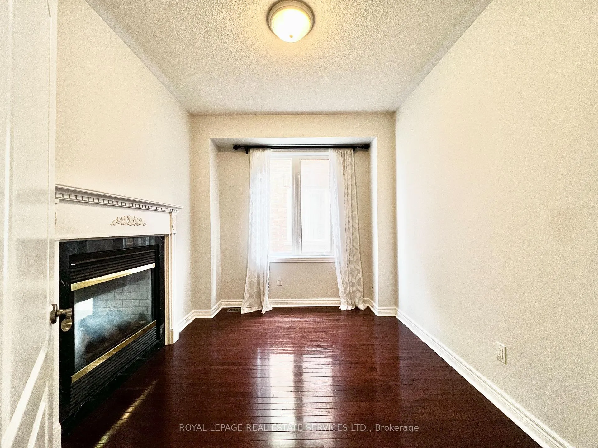 Photo 9 of 3306 Fox Run Circle, Oakville, Bronte — HOMEH