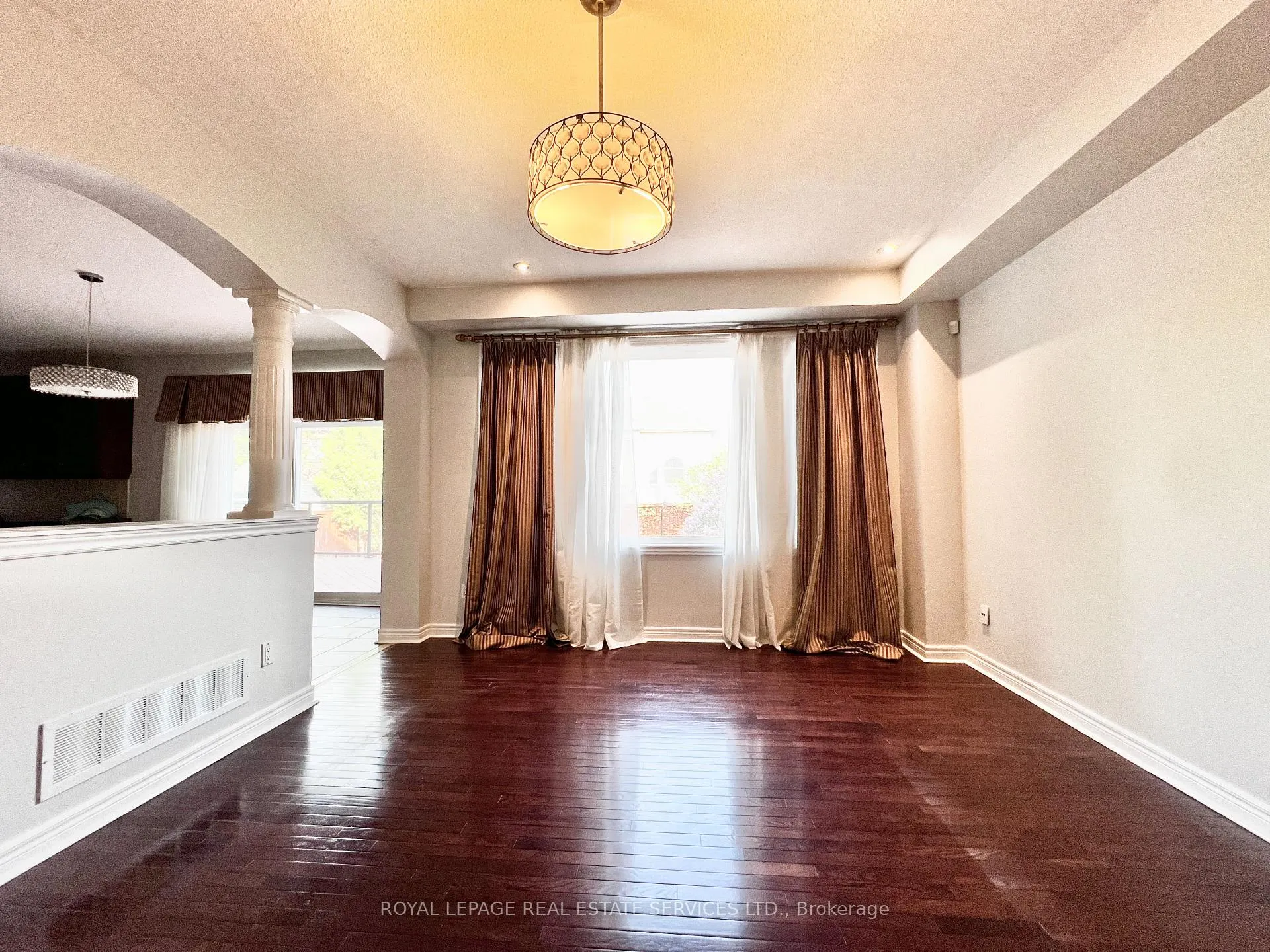 Photo 12 of 3306 Fox Run Circle, Oakville, Bronte — HOMEH