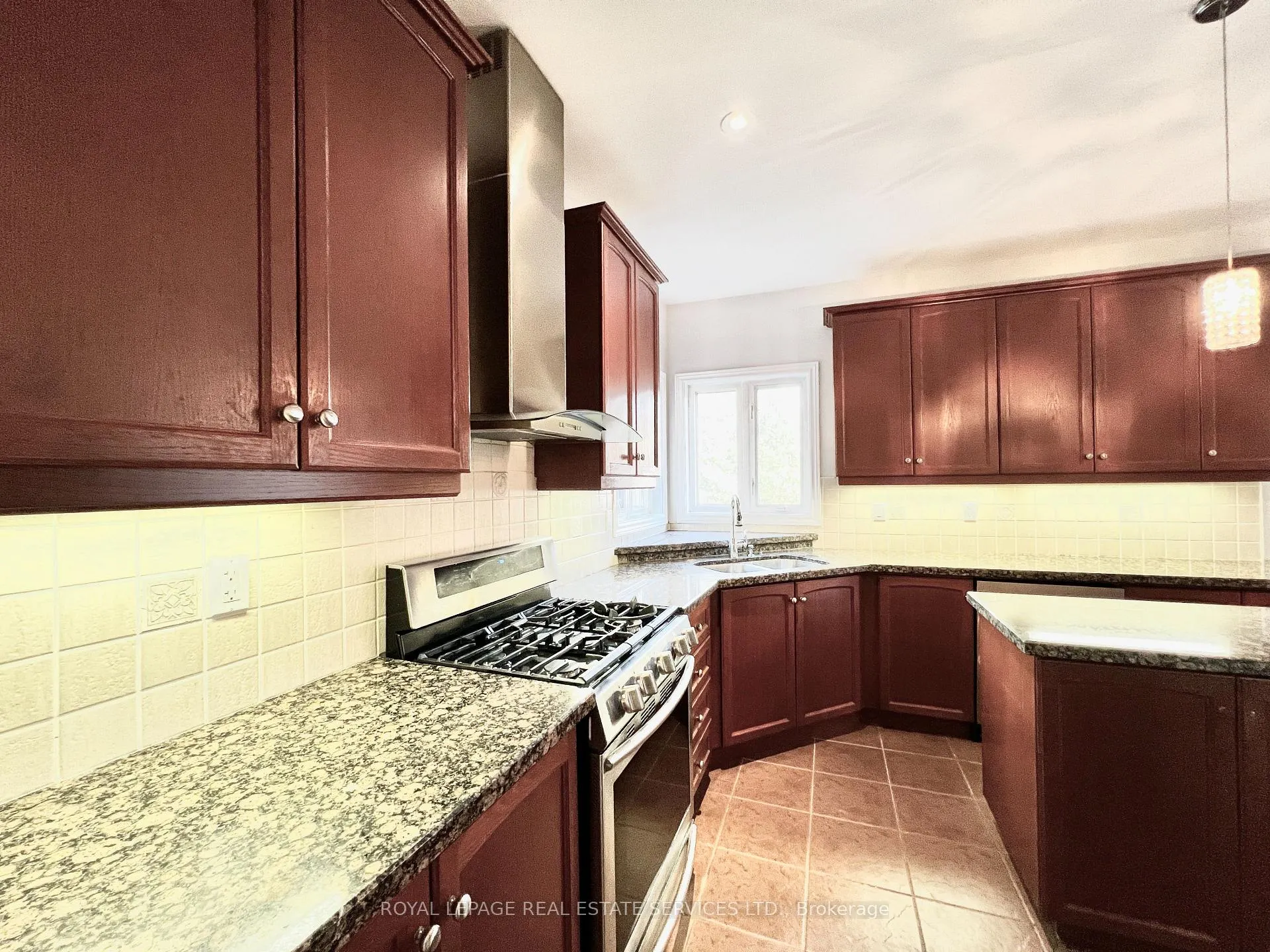 Photo 16 of 3306 Fox Run Circle, Oakville, Bronte — HOMEH
