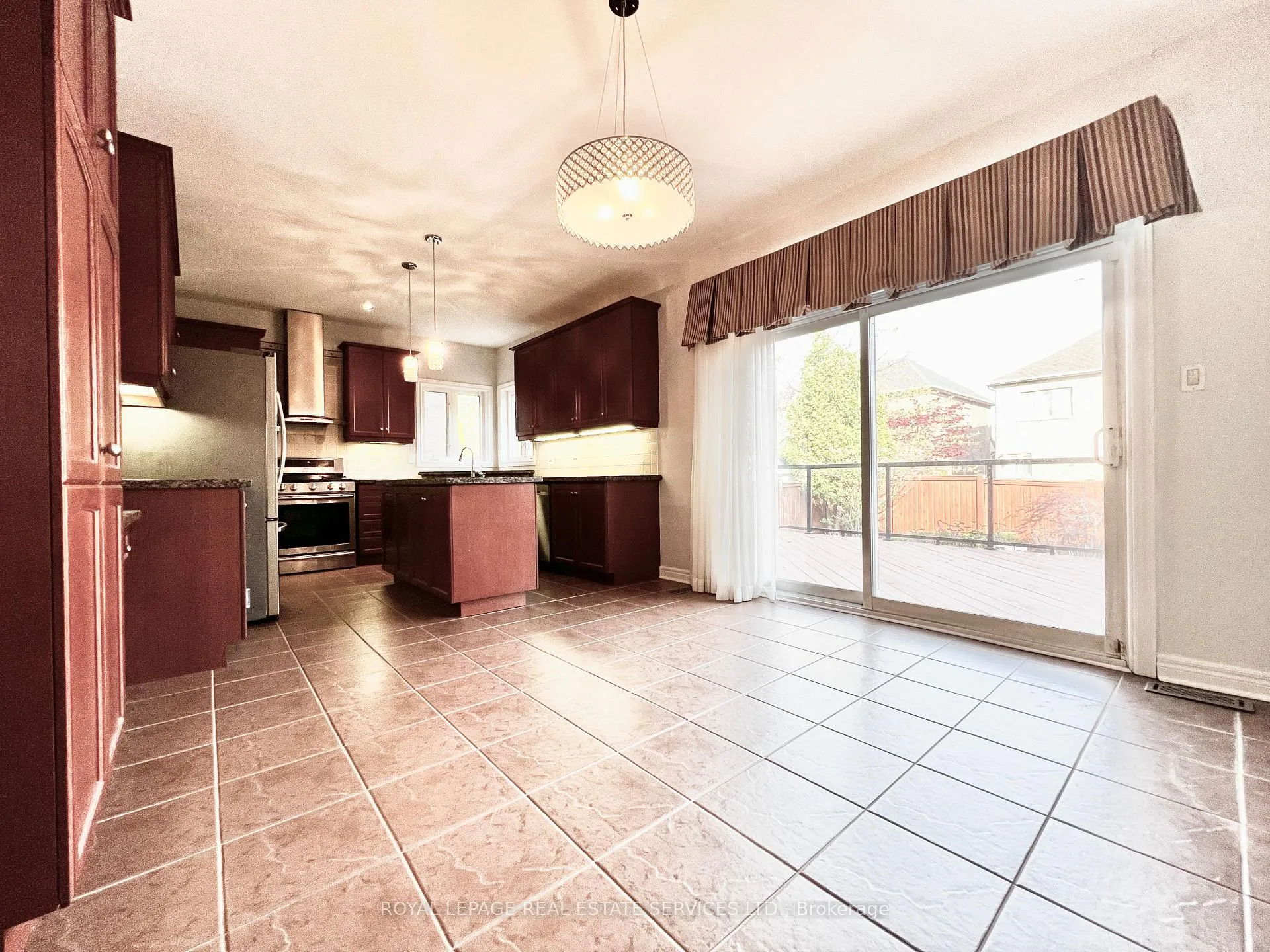 Photo 18 of 3306 Fox Run Circle, Oakville, Bronte — HOMEH