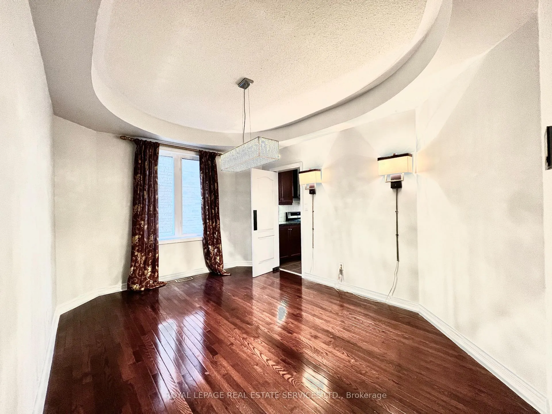 Photo 19 of 3306 Fox Run Circle, Oakville, Bronte — HOMEH