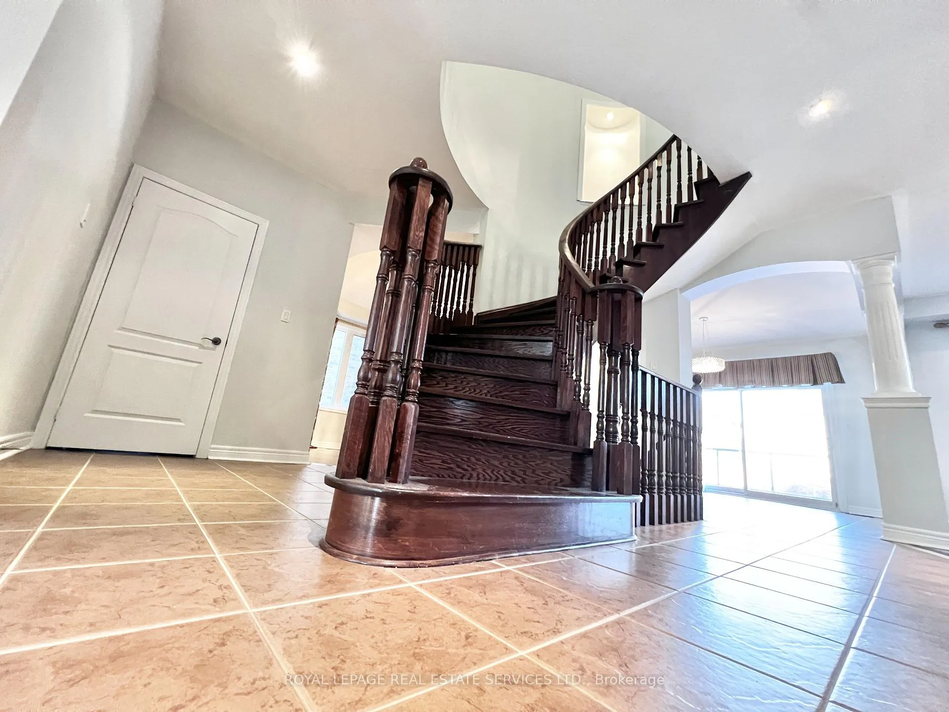 Photo 21 of 3306 Fox Run Circle, Oakville, Bronte — HOMEH