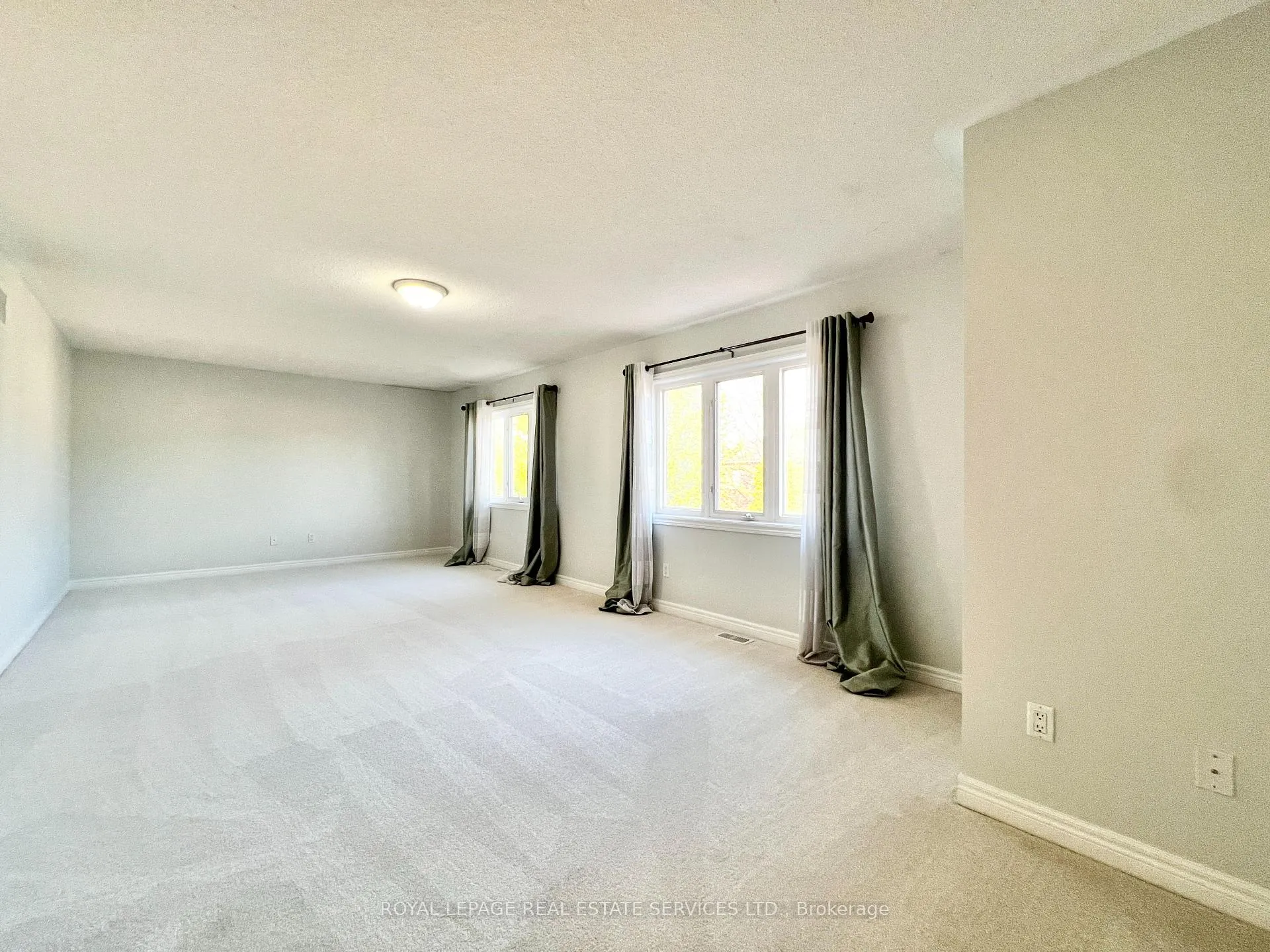 Photo 25 of 3306 Fox Run Circle, Oakville, Bronte — HOMEH