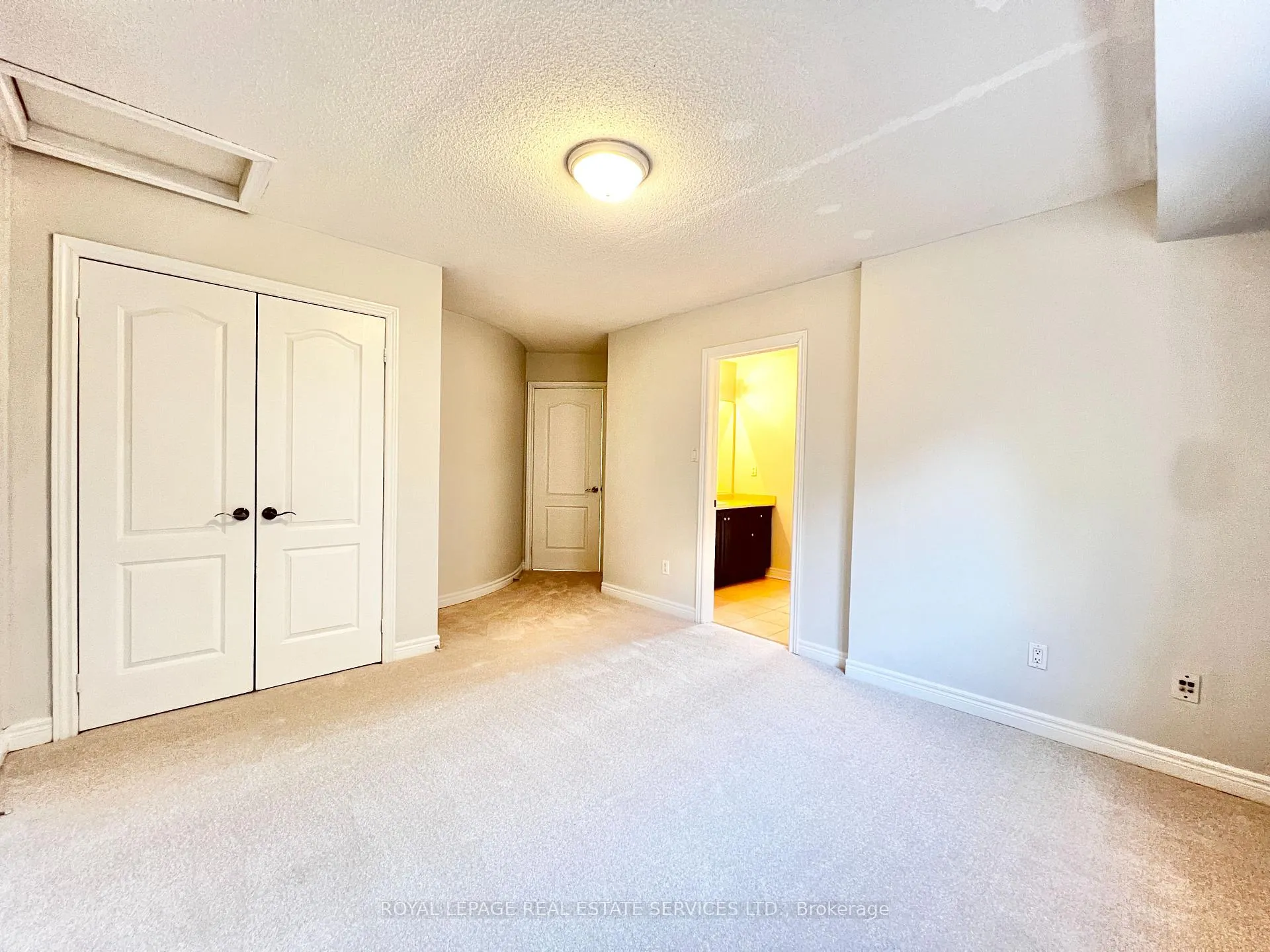 Photo 30 of 3306 Fox Run Circle, Oakville, Bronte — HOMEH