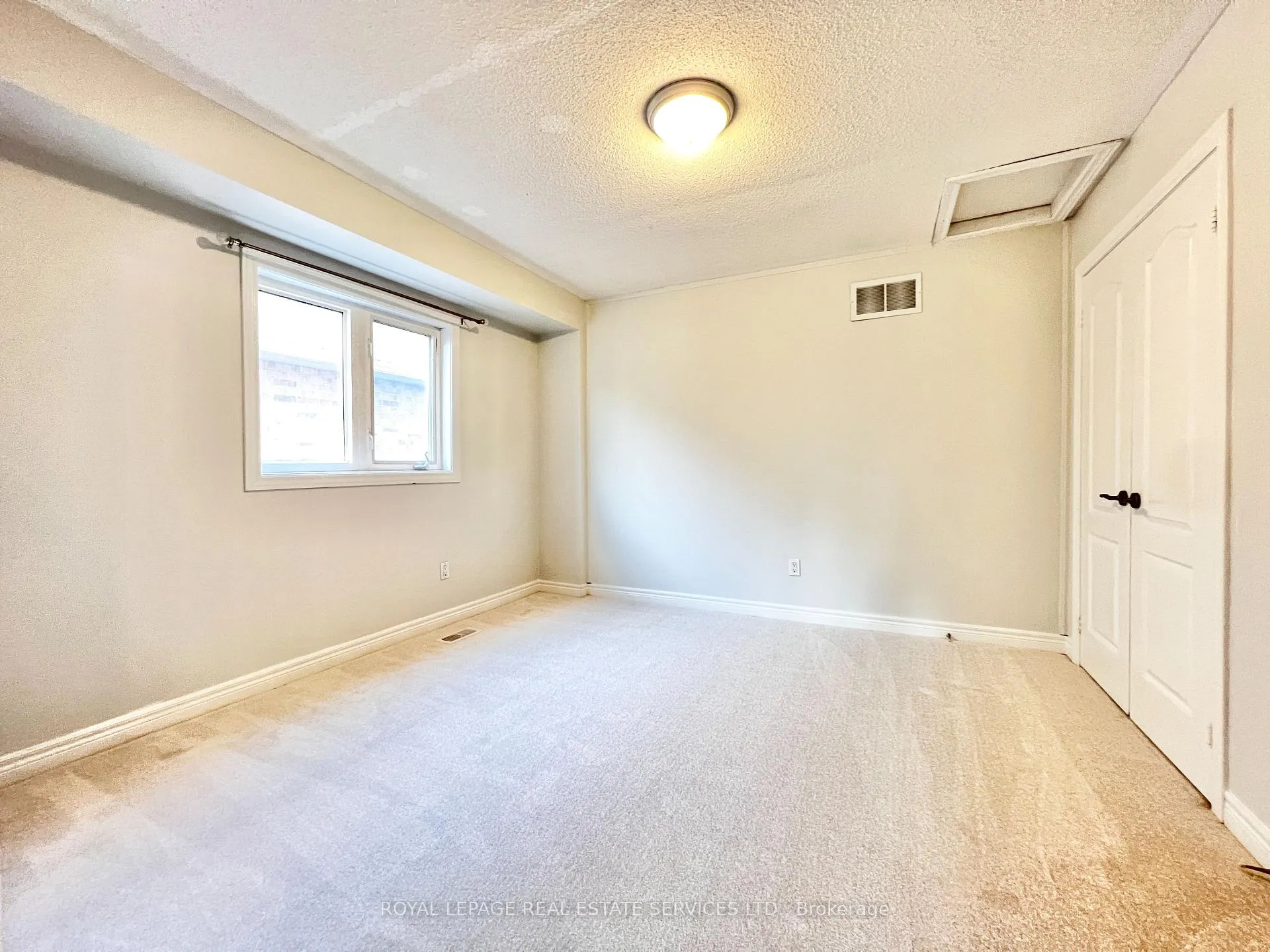 Photo 32 of 3306 Fox Run Circle, Oakville, Bronte — HOMEH