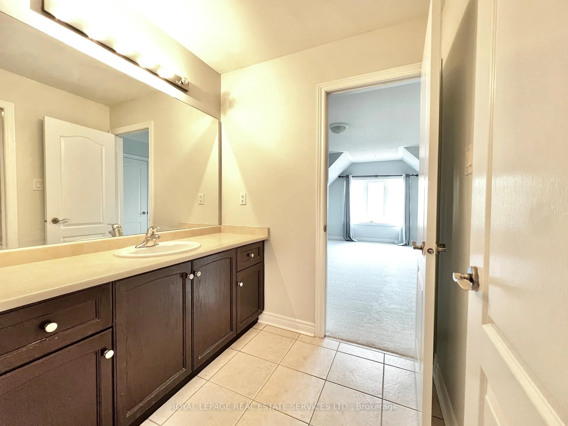 Photo 33 of 3306 Fox Run Circle, Oakville, Bronte — HOMEH