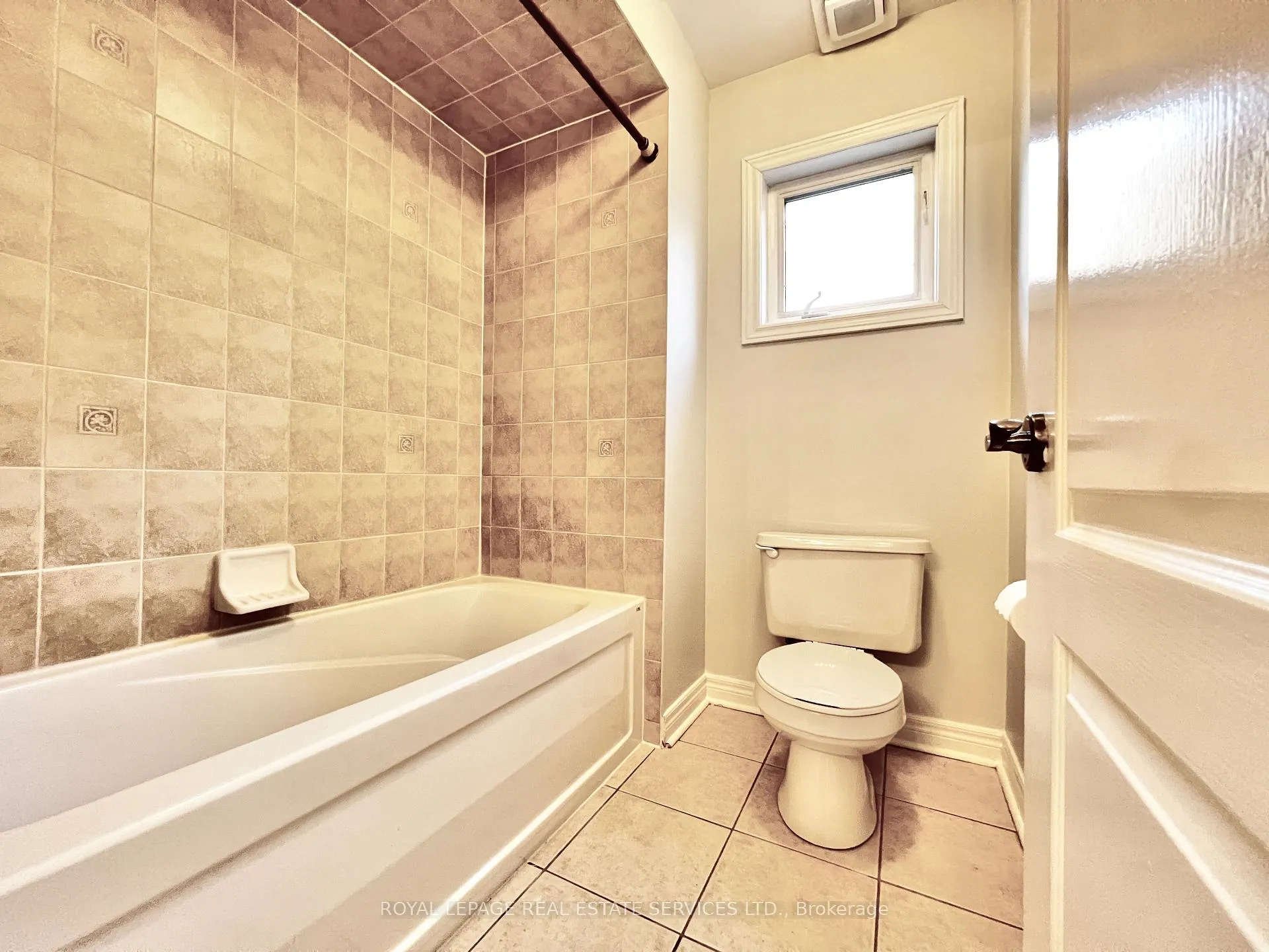 Photo 34 of 3306 Fox Run Circle, Oakville, Bronte — HOMEH