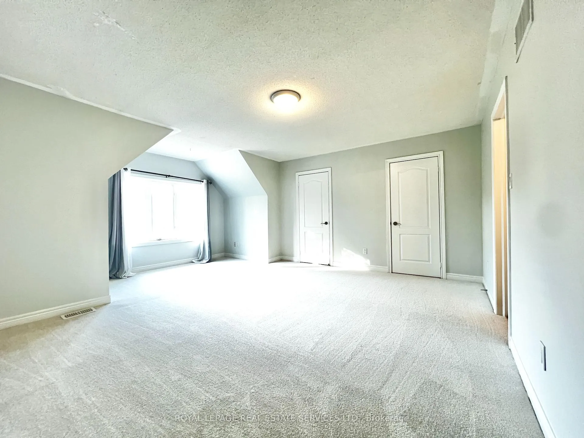 Photo 35 of 3306 Fox Run Circle, Oakville, Bronte — HOMEH