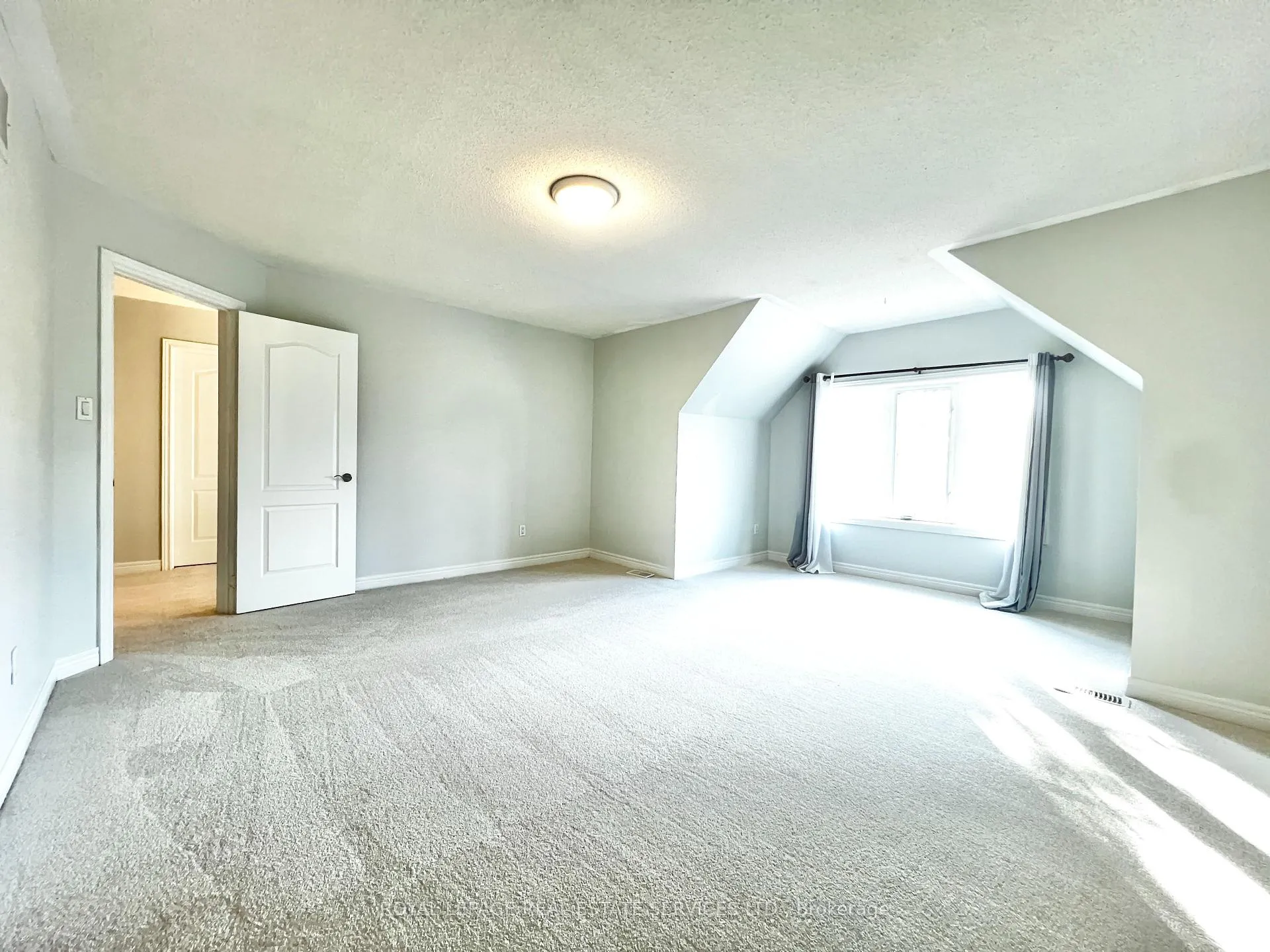 Photo 36 of 3306 Fox Run Circle, Oakville, Bronte — HOMEH