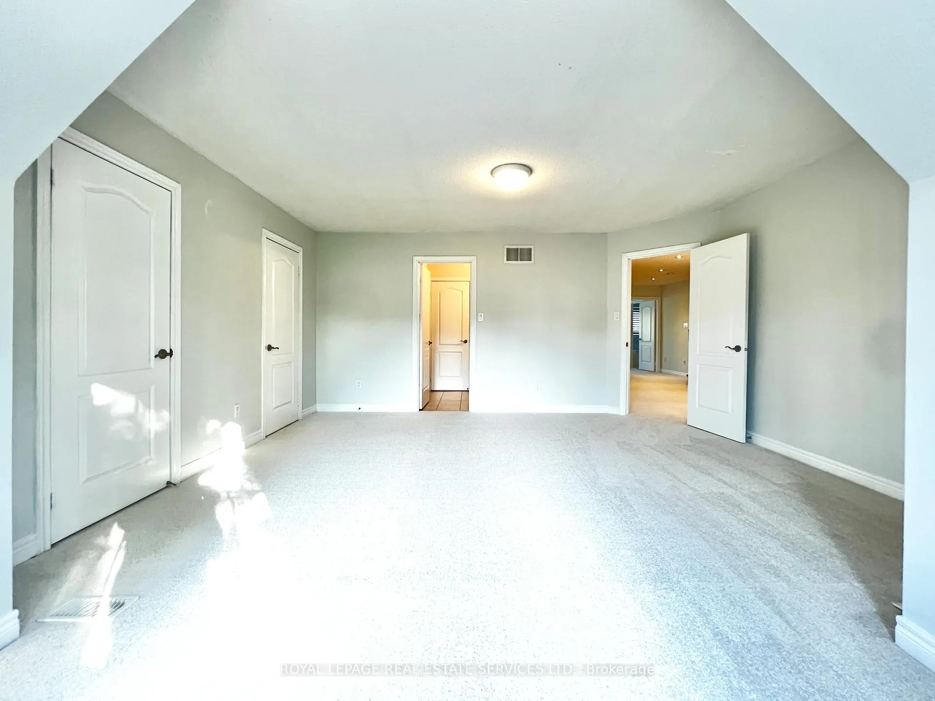Photo 37 of 3306 Fox Run Circle, Oakville, Bronte — HOMEH
