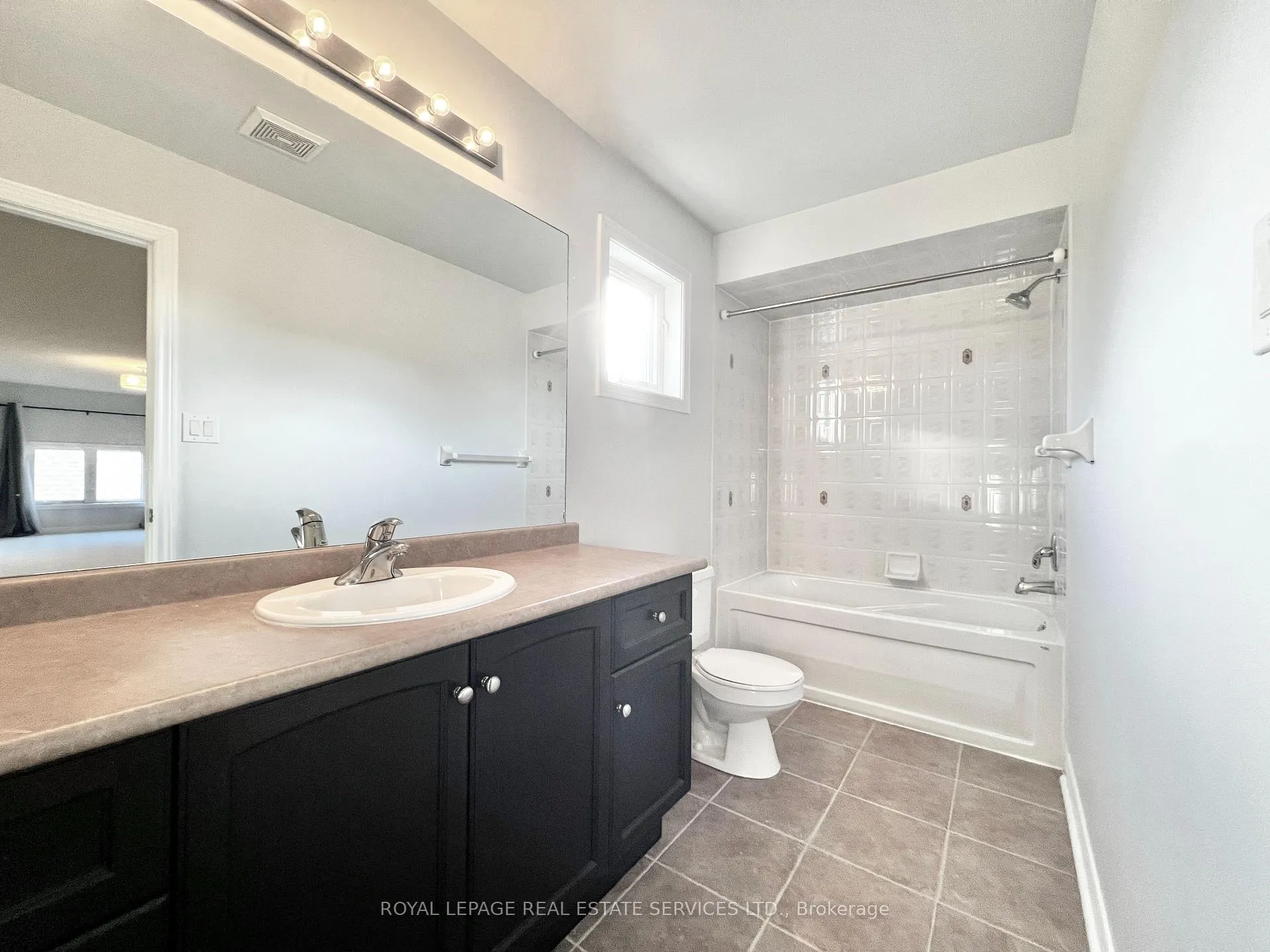 Photo 45 of 3306 Fox Run Circle, Oakville, Bronte — HOMEH