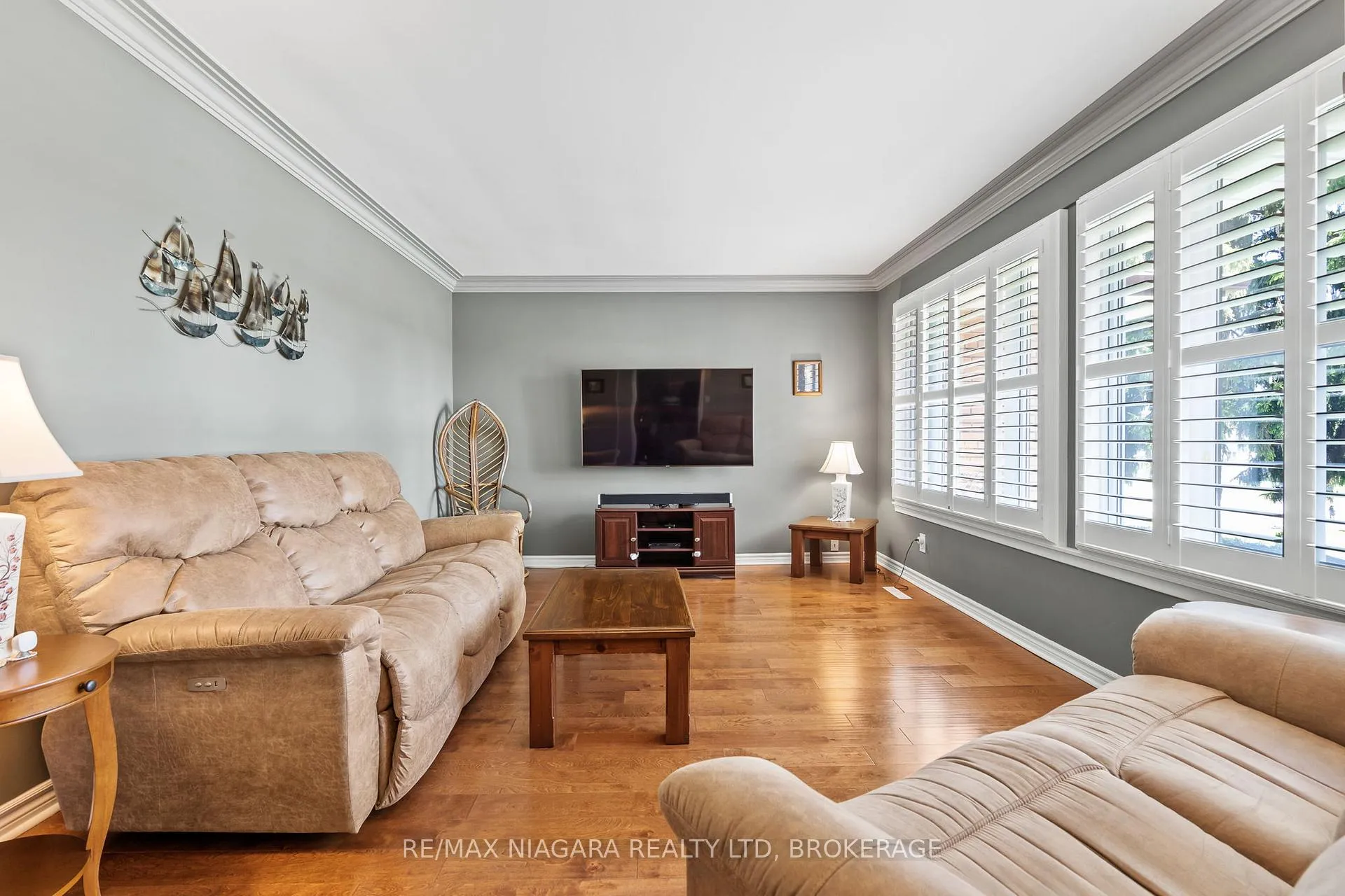 Photo 6 of 17 Sheba Crescent, Port Colborne, Main Street — HOMEH