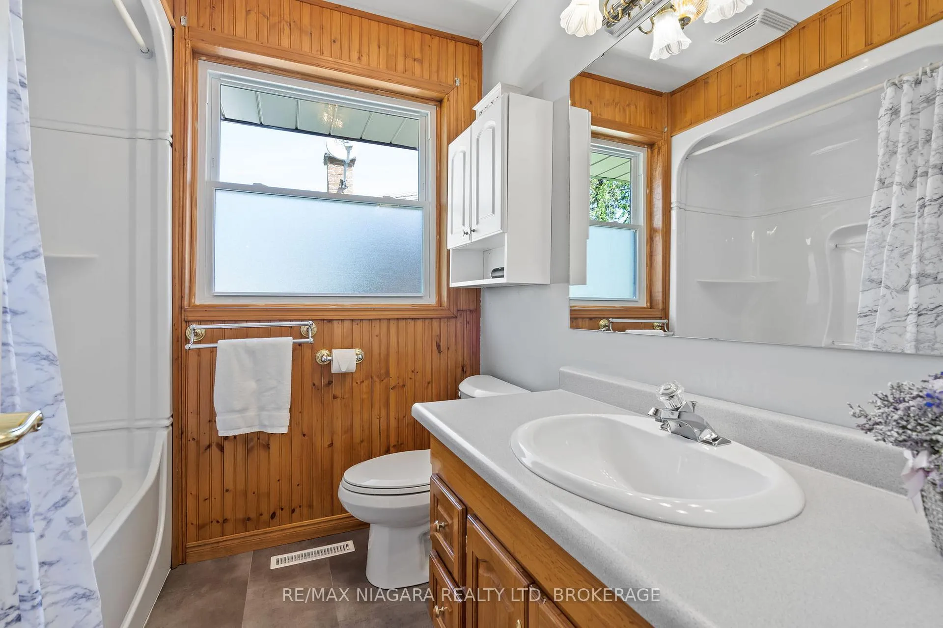 Photo 14 of 17 Sheba Crescent, Port Colborne, Main Street — HOMEH
