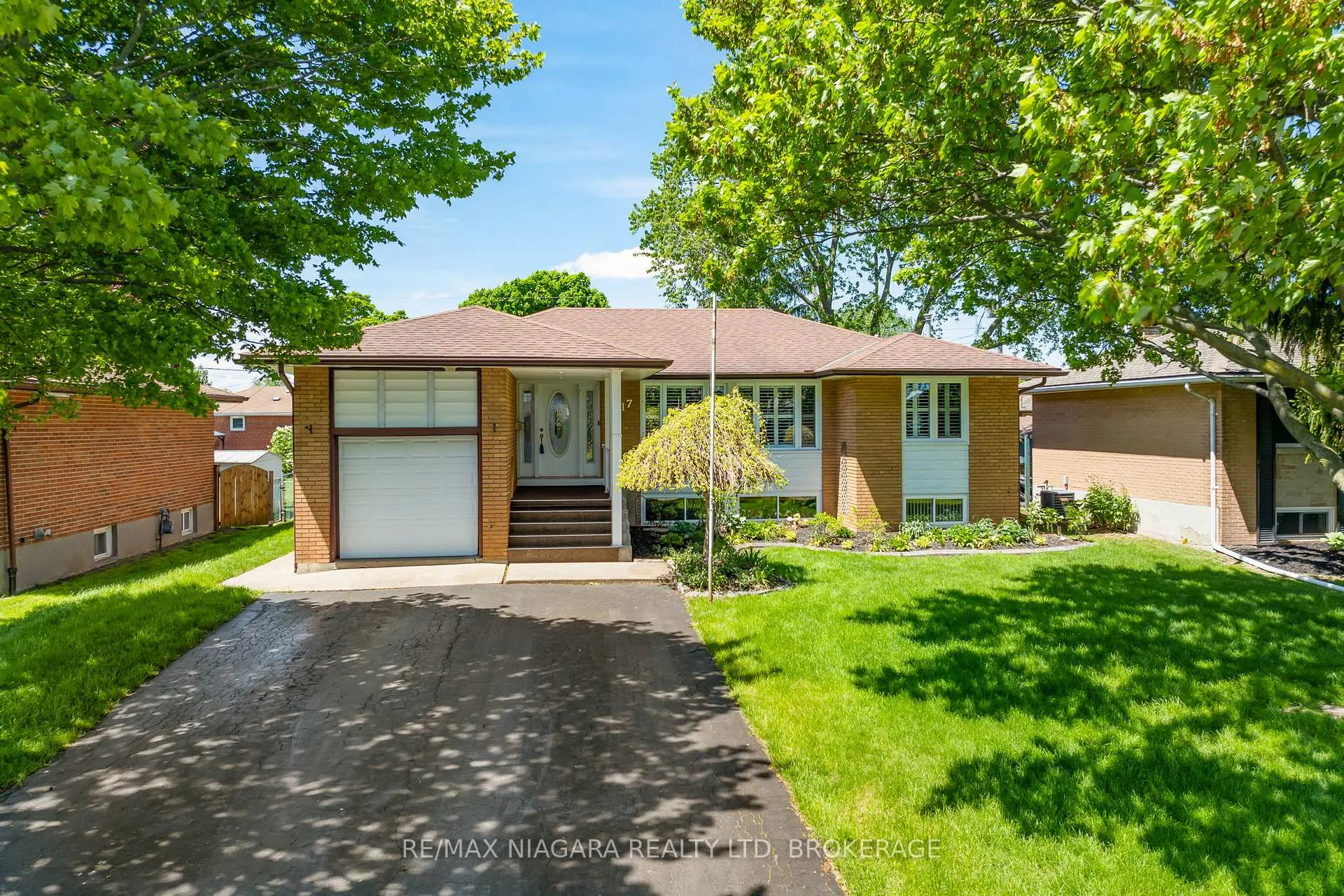 Photo 32 of 17 Sheba Crescent, Port Colborne, Main Street — HOMEH