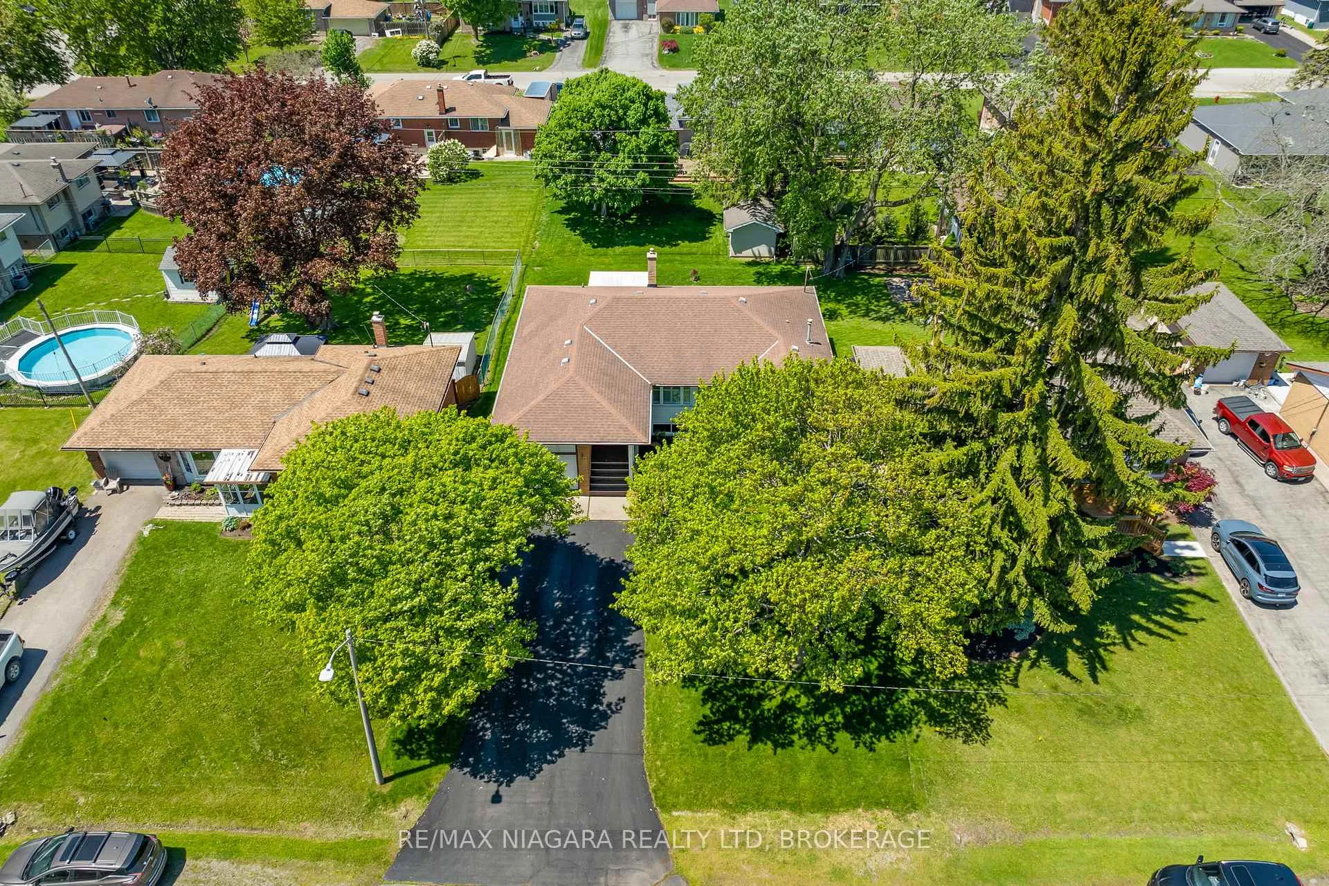 Photo 33 of 17 Sheba Crescent, Port Colborne, Main Street — HOMEH