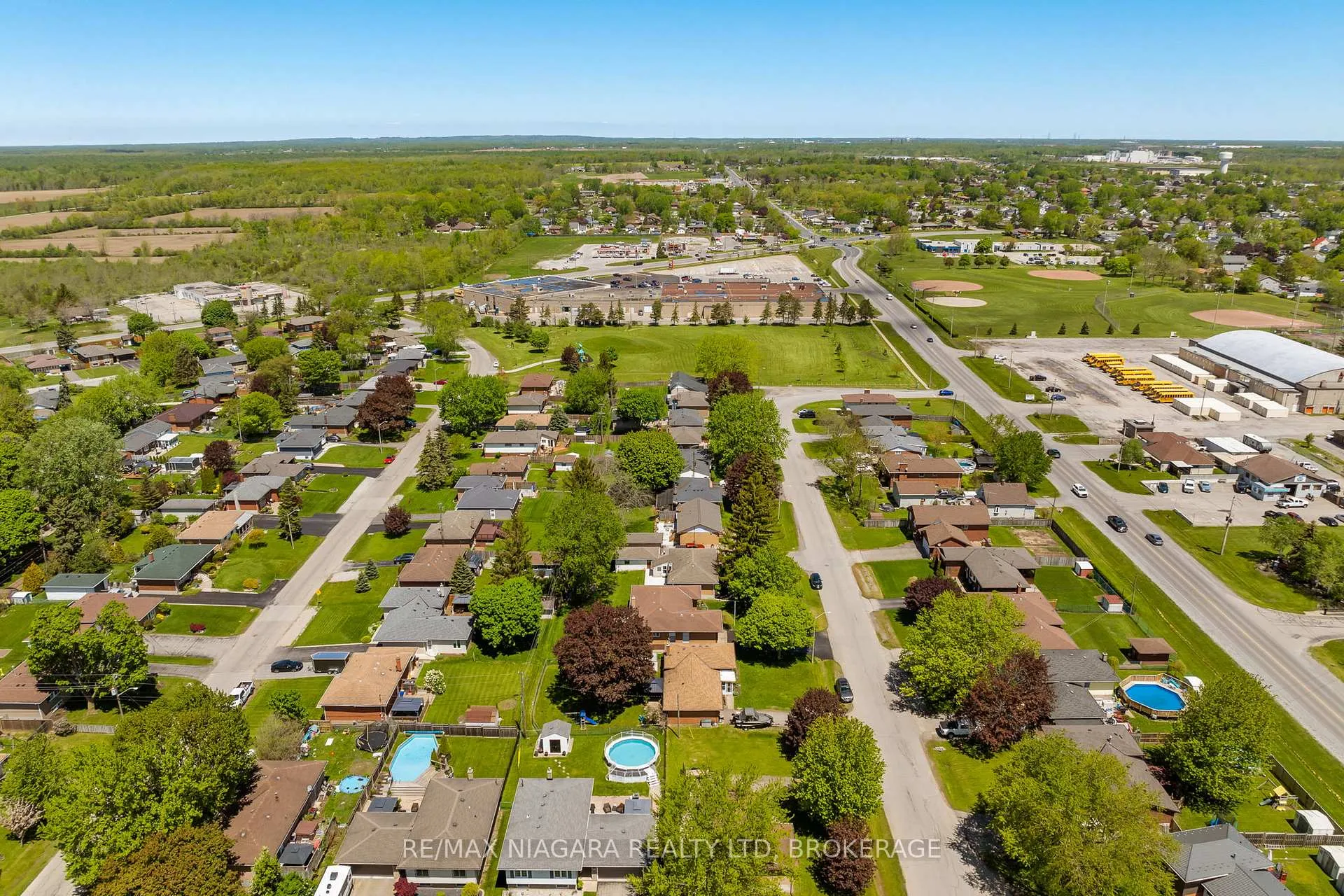 Photo 38 of 17 Sheba Crescent, Port Colborne, Main Street — HOMEH